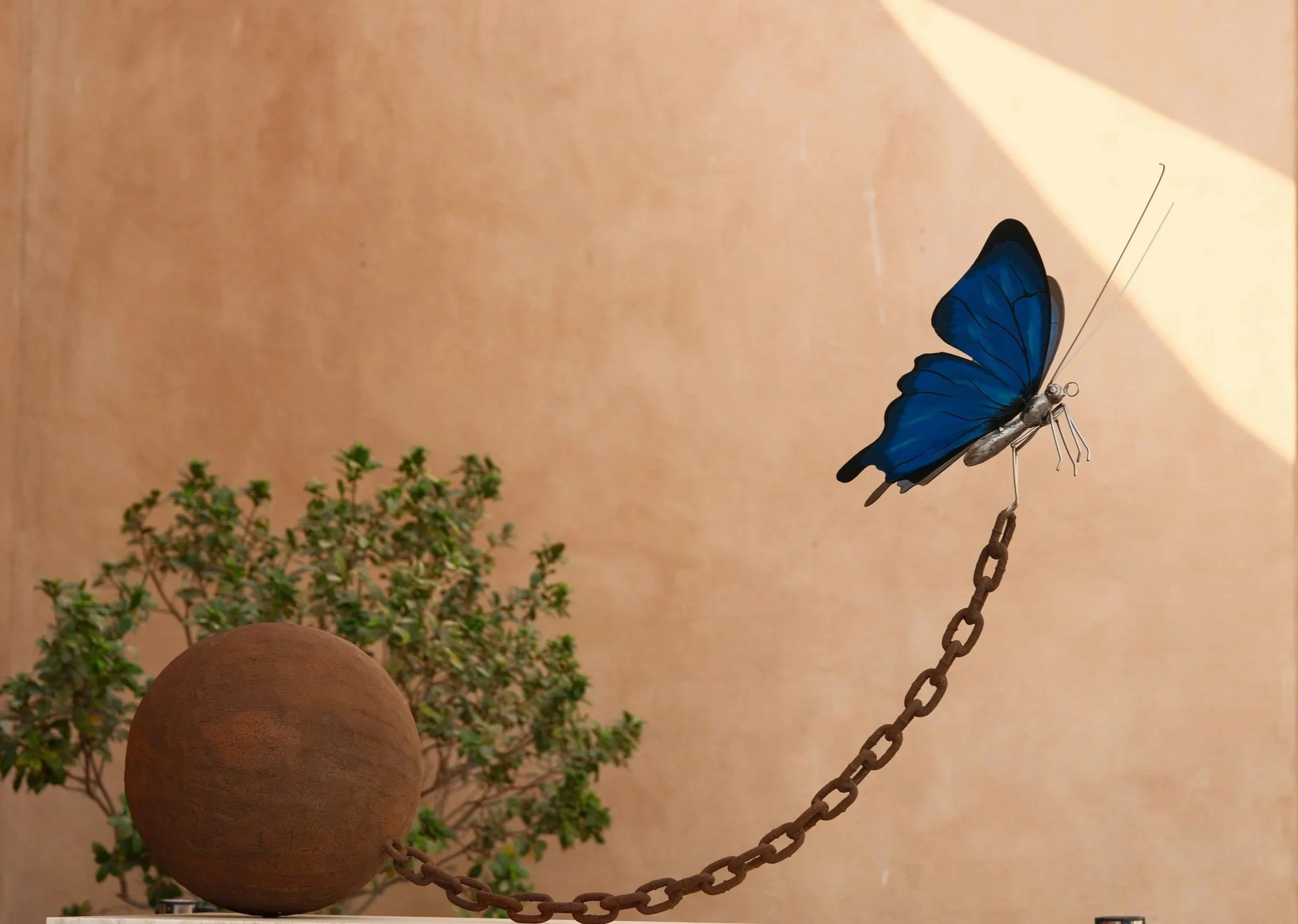 Why Gallery Artist Exclusivity Clauses Are Outdated and Harmful to Artists