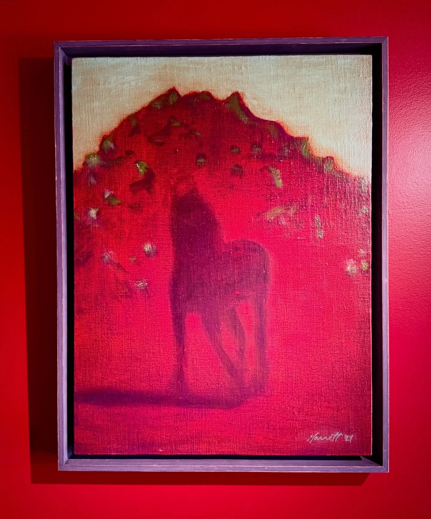 @garrettphillipm &lsquo;s &ldquo;Eldorado&rdquo; against our red wall is perfection, though the 26x20 oil on wax over acrylic over linen on panel piece stands beautifully anywhere! #available at 🪩

#art #horse #red #mirrorballgallery