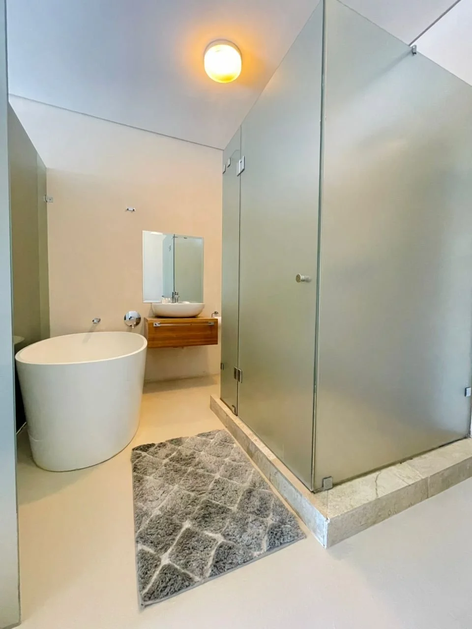 room 302 bathroom.jpeg