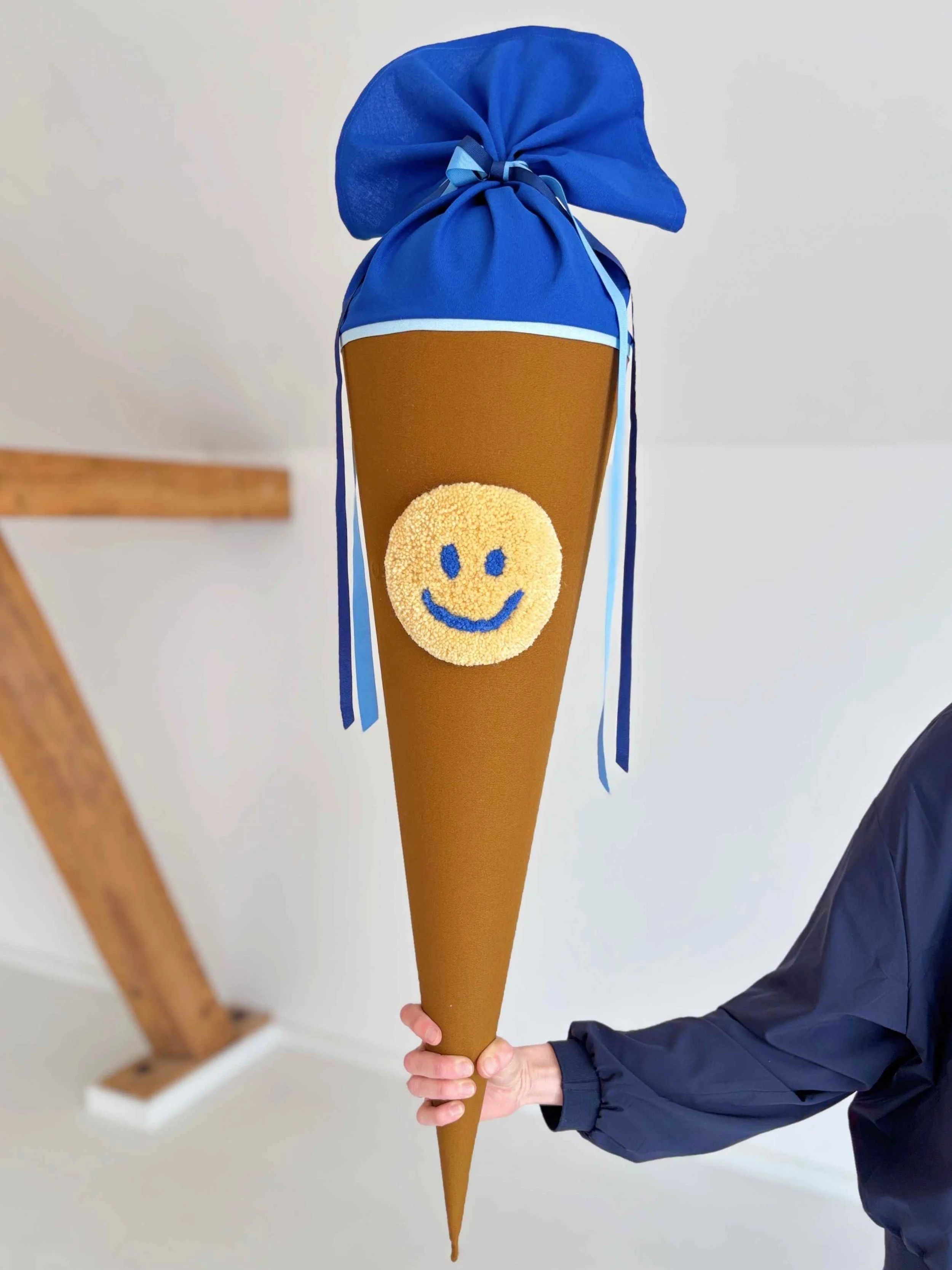 Schultüte mit Smiley-Motiv — Tufting & Nähen für die Einschulung 2026
