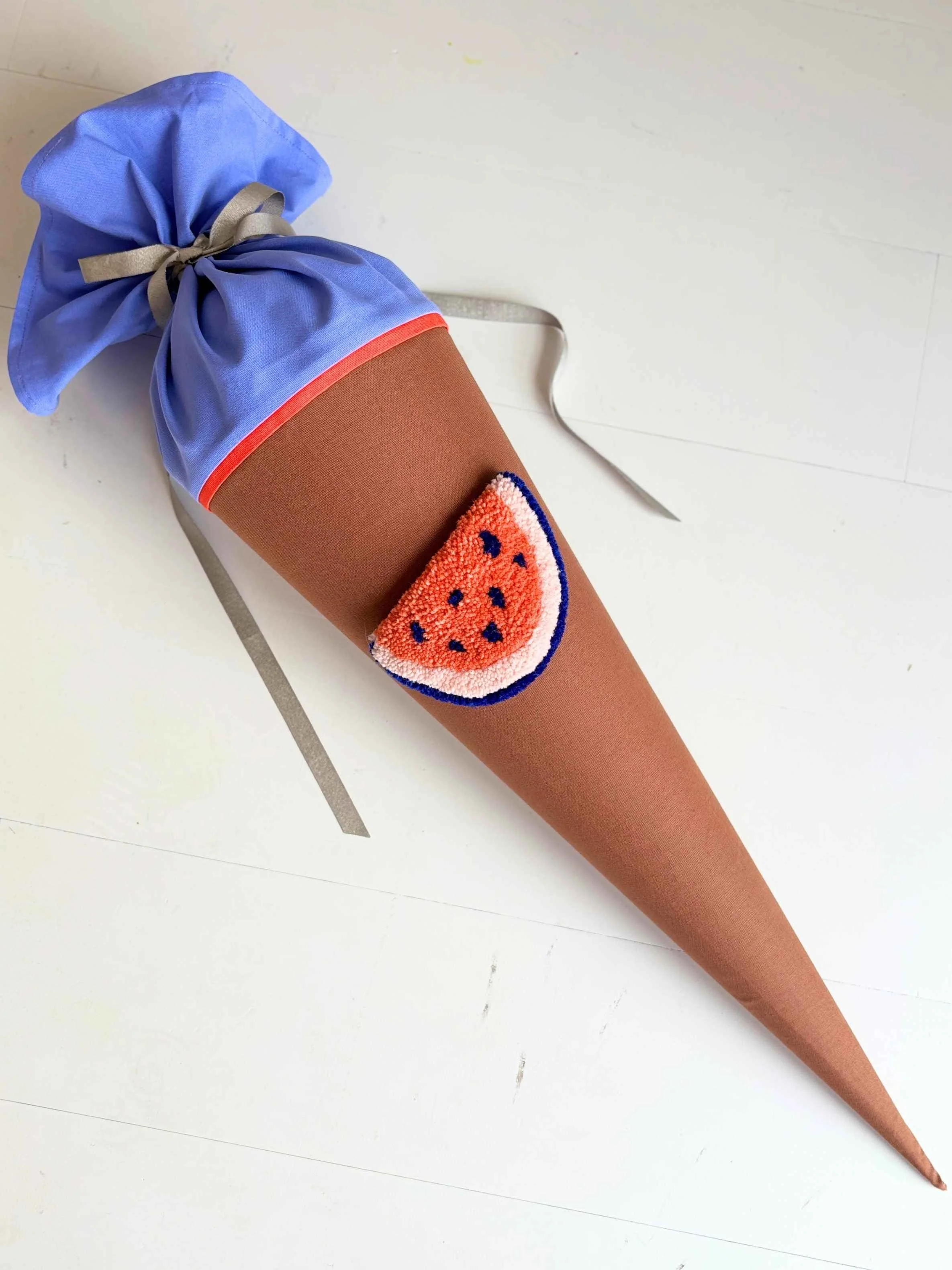 Handgenähte Schultüte mit Wassermelone — individuelles Tufting-Motiv