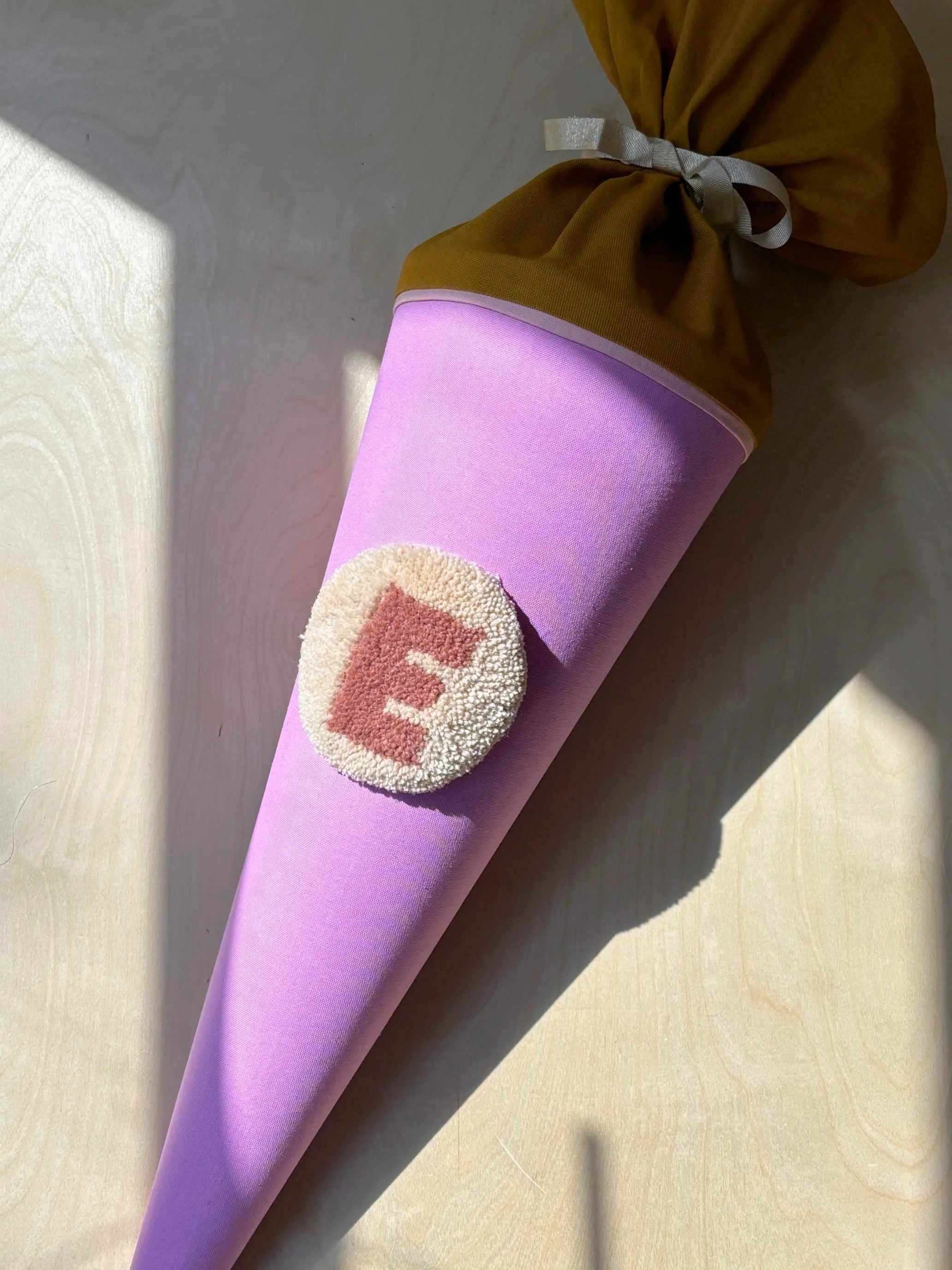 Personalisierte Schultüte mit Buchstaben