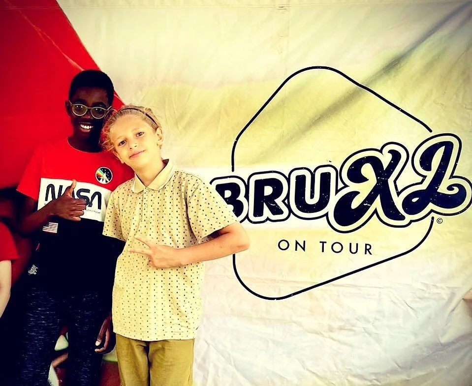 Wanneer je dit logo ziet opduiken trekt BRUXL-on-Tour door de hoofdstad. Een fris en veerkrachtig project voor alle kids van de wijk&hellip; Het resultaat van een mooie samenwerking tussen Habbekrats en Cultureghem!
#veerkracht #monarchie #cultureghe