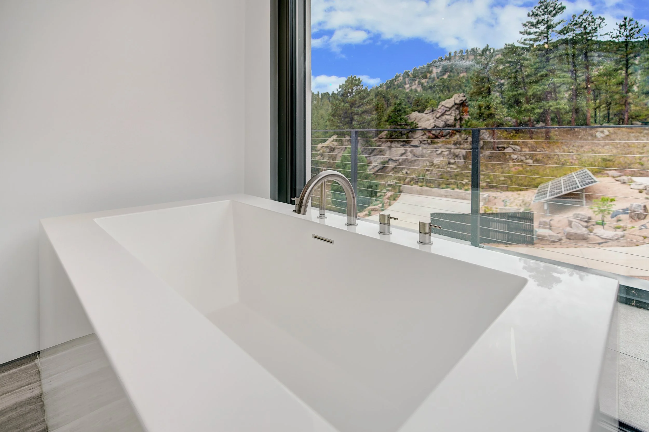 13 Primary Bathtub.jpg