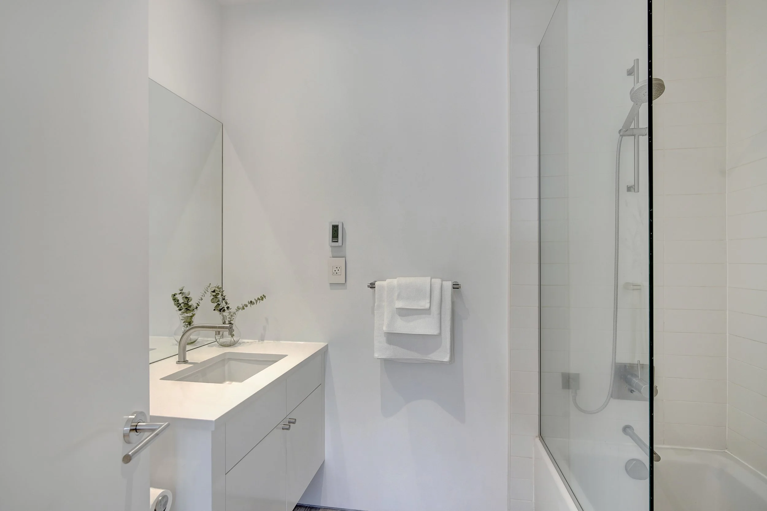 14 Guest Bathroom.jpg