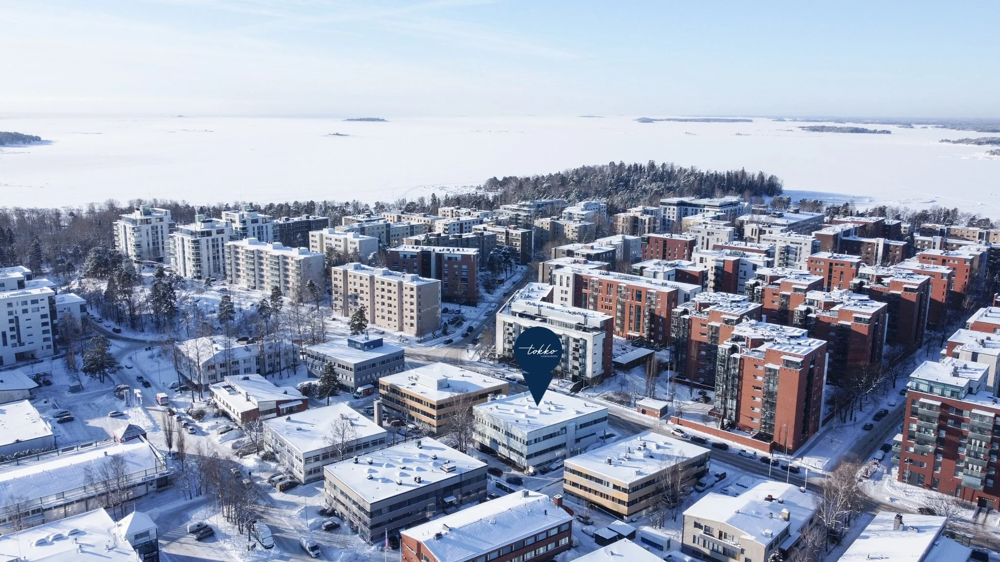 Varasto sijaitsee osoitteessa Vattuniemenkatu 7. Käynti varastolle kiinteistön takapuolelta.