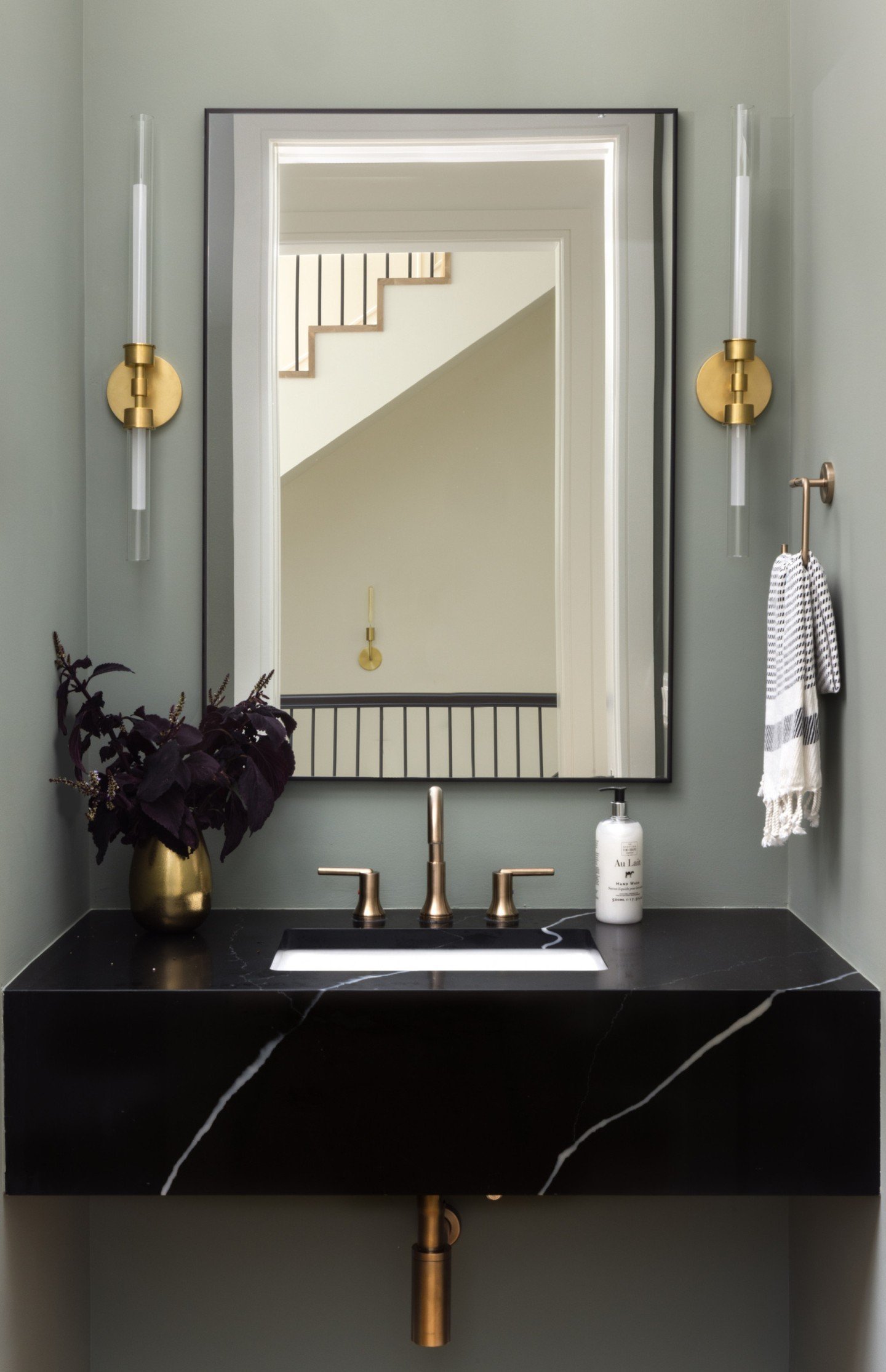 We love a good powder room round up!  Its such a small but fun space to take a design risk, since many people who visit your home will pass through it.  Maybe we will inspire you to be bold!

1 -  Go green (and black marble)! @brusharborhomes
2 - Mod