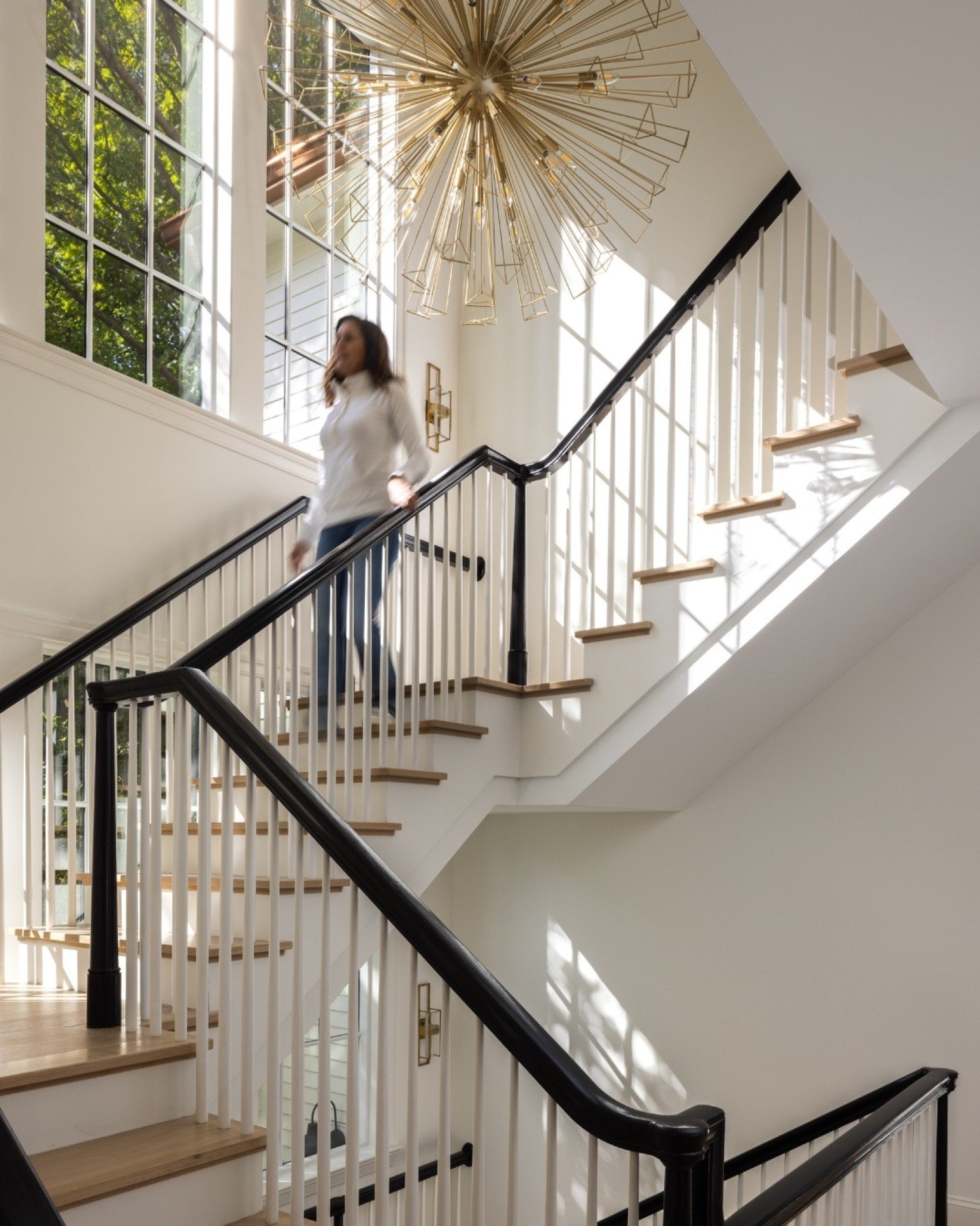 Its Monday...time to get moving!🏃&zwj;♀

Build | @brusharborhomes
Architecture | @mvarchitects
Lighting | @dominionlighting

.
.
.

#stairwell
#stairwelllighting
#stairwelldesign
#customhome
#naturallight
#whcdesignthatrestores
