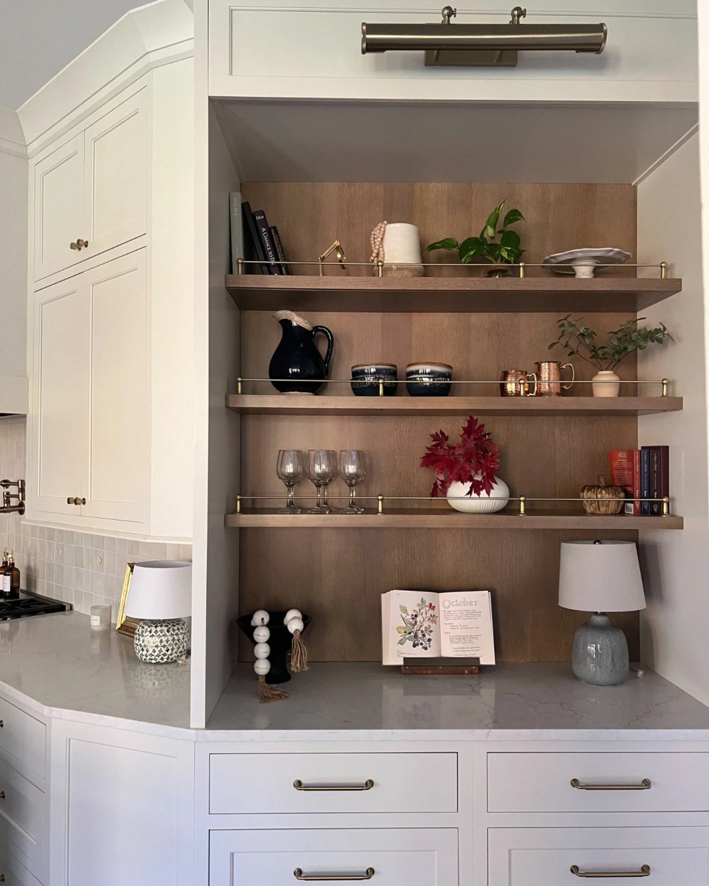 A favorite renovation project for some of our favorite people🤓. We didn't change the layout of this kitchen, so what made such a big impact?? We said goodbye to the bright white cabinetry, dated lighting and stainless steel; and we transformed the s