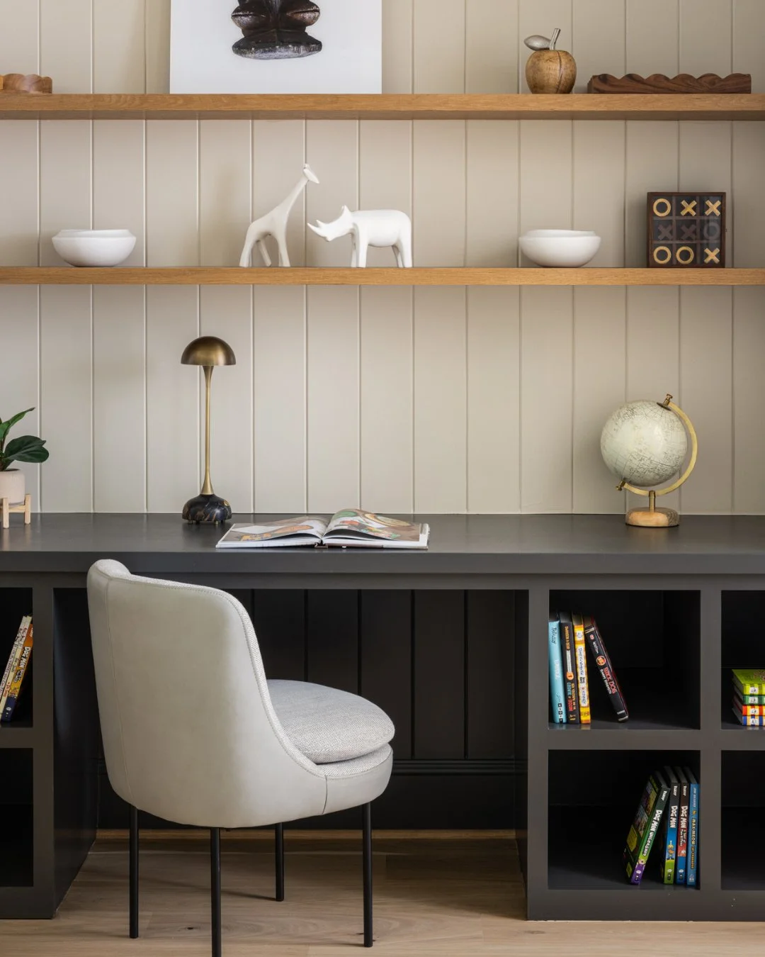 Because even the smallest corners deserve intention: a study nook designed for our smallest clients📚📝.

Photo | @jennverrierphoto
Builder | @brusharborhomes

#WellhouseAndCo #PurposefulDesign #ModernLuxury #HomeDesignInspiration #LuxuryLiving