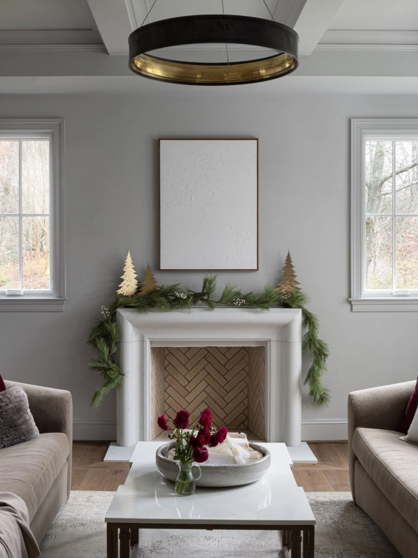 Quietly festive. Warmly inviting. Simple greenery (live if possible). Hints of red.  Our favorite way to decorate for the holidays!

Builder | @brusharborhomes
Staging | @boxwoodhomestaging

.
.
.

#wellhouseandco #holidaydecor #christmasdecor #inter