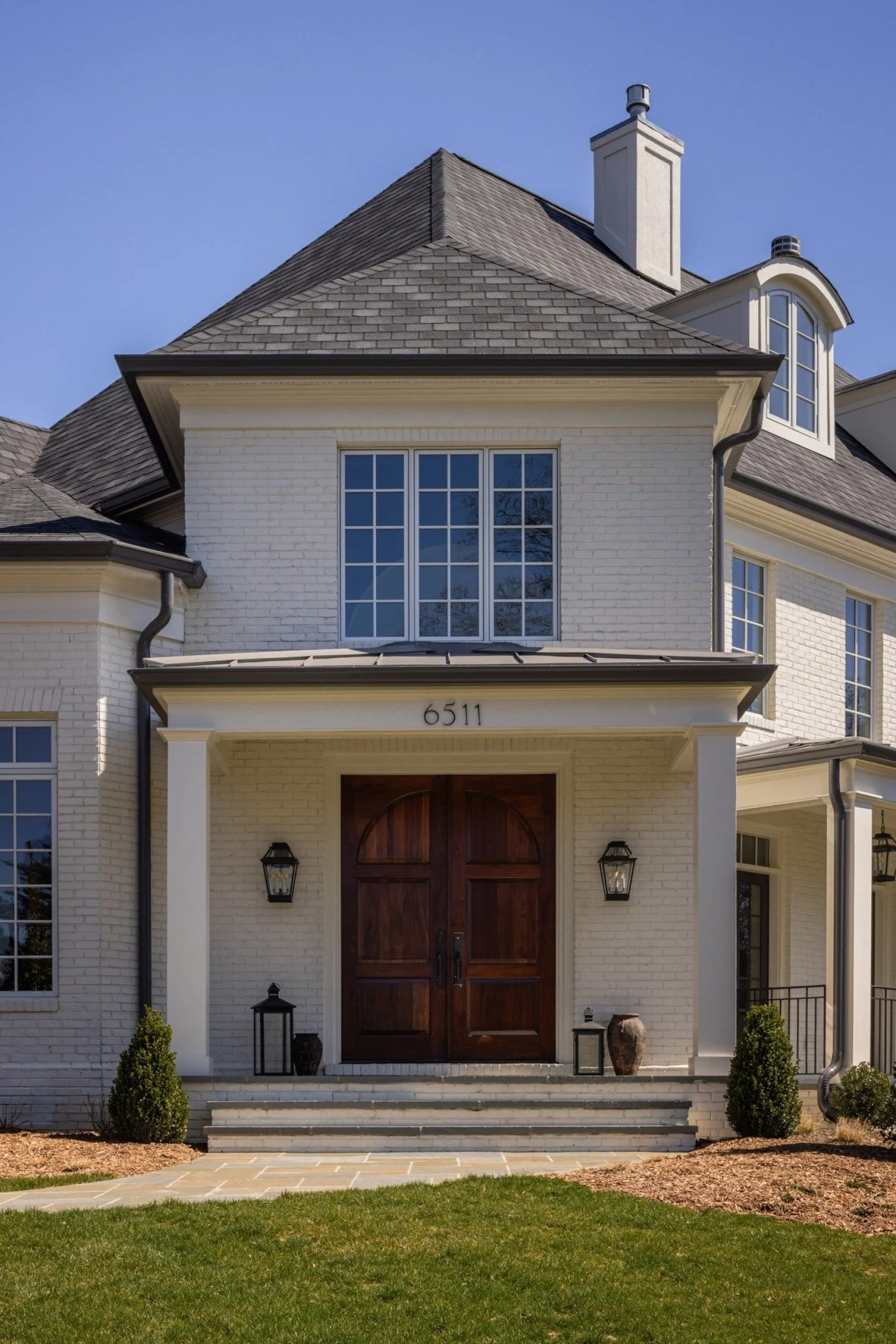 Proof that thoughtful design can completely reimagine the way a home feels.  Swipe right for the before and after...AND decorated for every season (with some help from AI🤓). If only decorating your home's exterior was as easy as the click of a butto