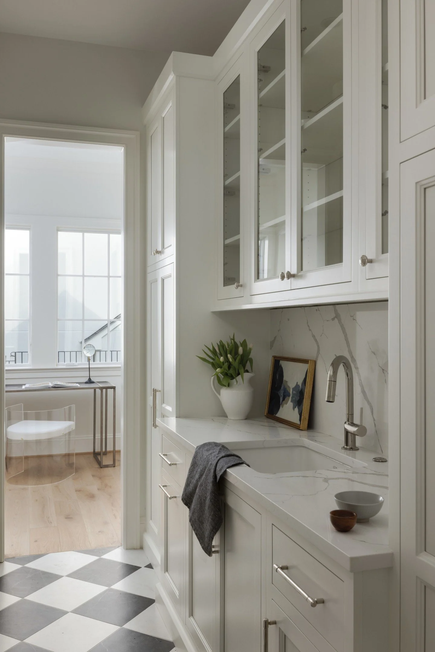 The PERFECT home for entertaining this holiday season.  Beautiful, light-filled, welcoming and elegant.  With a few dramatic moments thrown in...

Oh, and its crunch time for Santa😄🎁.

Architect | @mvarchitects
Builder | @brusharborhomes
Cabinetry 