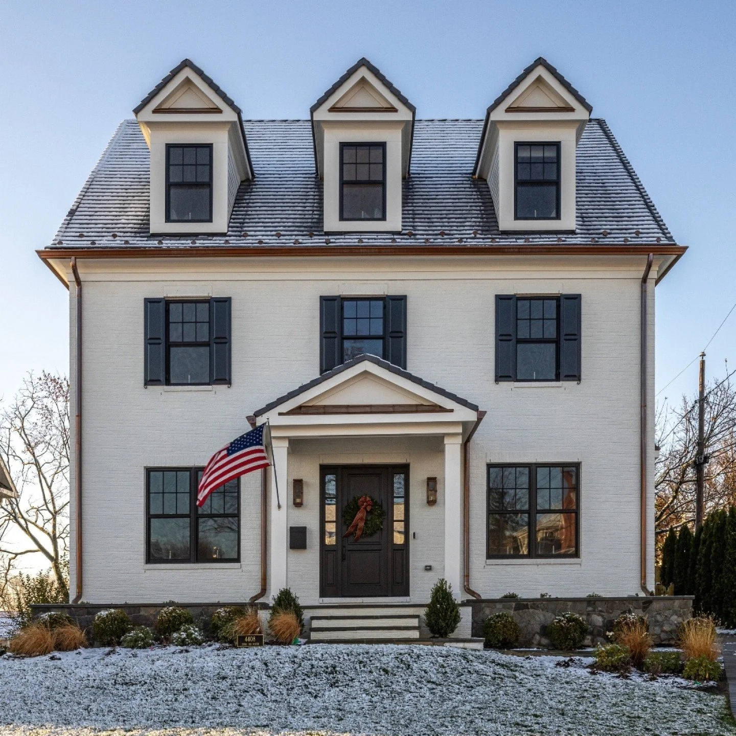 You can't go wrong with a classic but warm white exterior😍

Which is your favorite??

Photographer | @jennverrierphoto
Builder | @brusharborhomes @northforkdesignbuildva
Staging | @boxwoodhomestaging

.
.
.

#ClassicWhite #WhiteExterior #TimelessDes