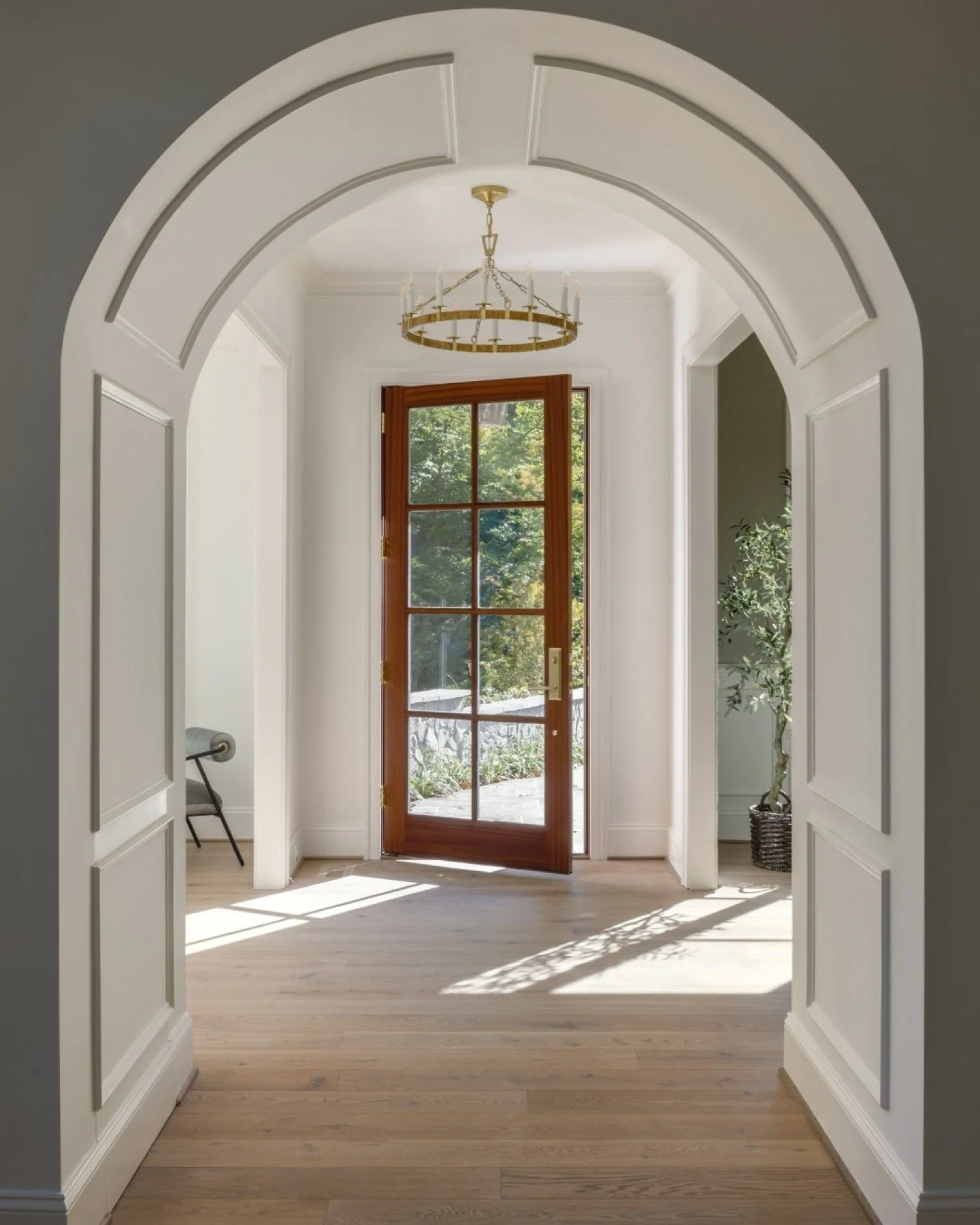 Looking for a simple way to elevate your home?Custom molding is a cost-effective way to add character and bring a more refined feel to your space.

Swipe through for inspiration &rarr;

Photographer | @jennverrierphoto
Builder| @brusharborhomes @nort