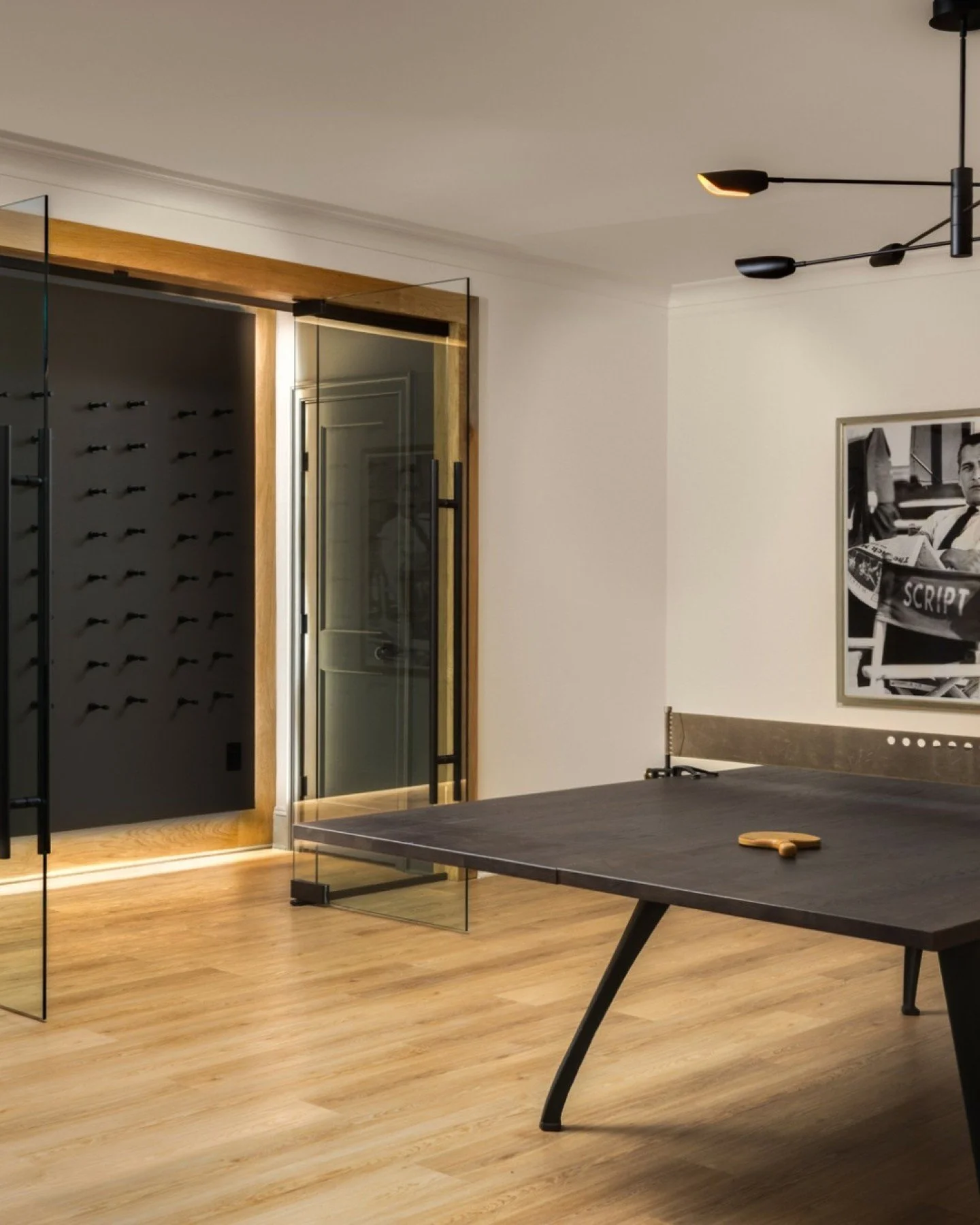 Design features that make hosting feel easy!🥂

Clear walkways, open sightlines, and layouts that allow the kitchen, dining, and living spaces to work together create ease for both hosting and everyday living.  Thoughtful design encourage people to s