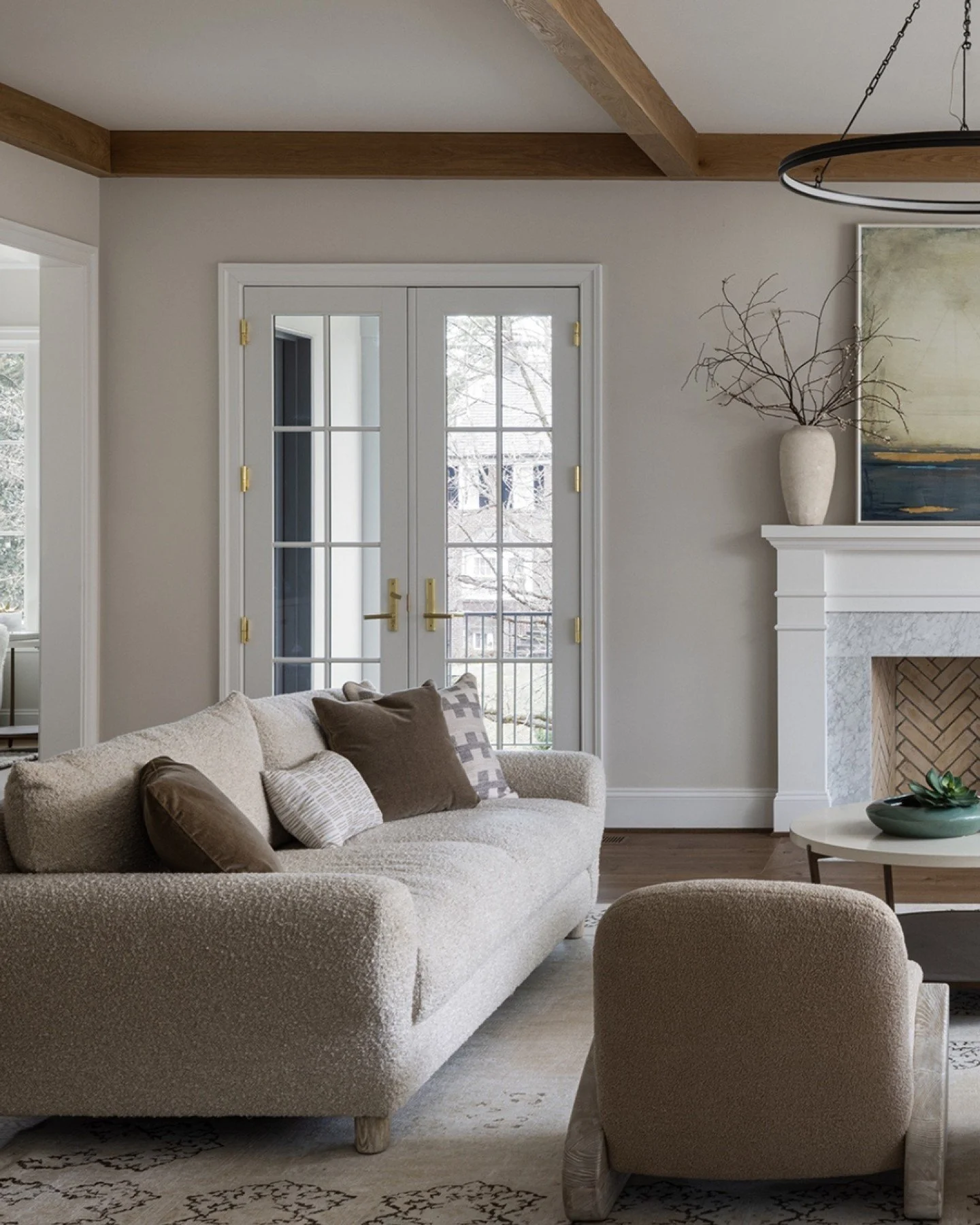 If you&rsquo;re afraid to sit on the sofa&hellip; it&rsquo;s not good design.  Swipe👉

A well-designed home should be beautiful and usable.
Comfort isn&rsquo;t an afterthought&mdash;it&rsquo;s the point.

What's more important to you: Form or Functi