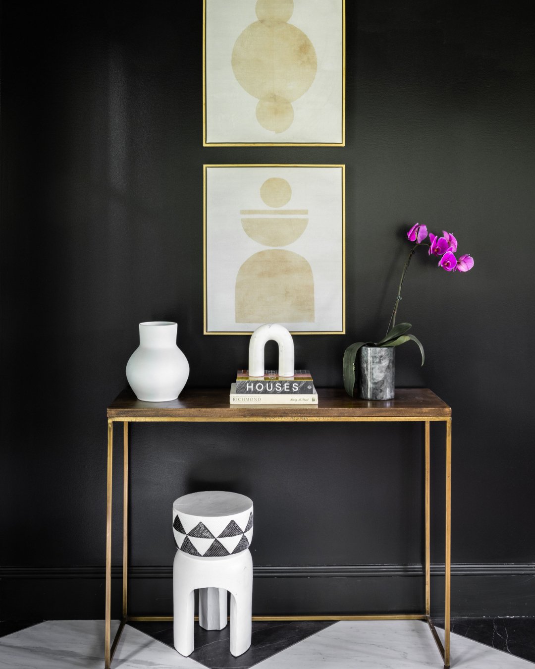 You all know we love a moment of contrast🤍.
Graphic lines softened by texture and warmth.
We can't resist!

.
.
.
#WellhouseAndCo #IntentionalDesign #CuratedLiving #InteriorDetails #LuxuryInteriors #StudioStyle