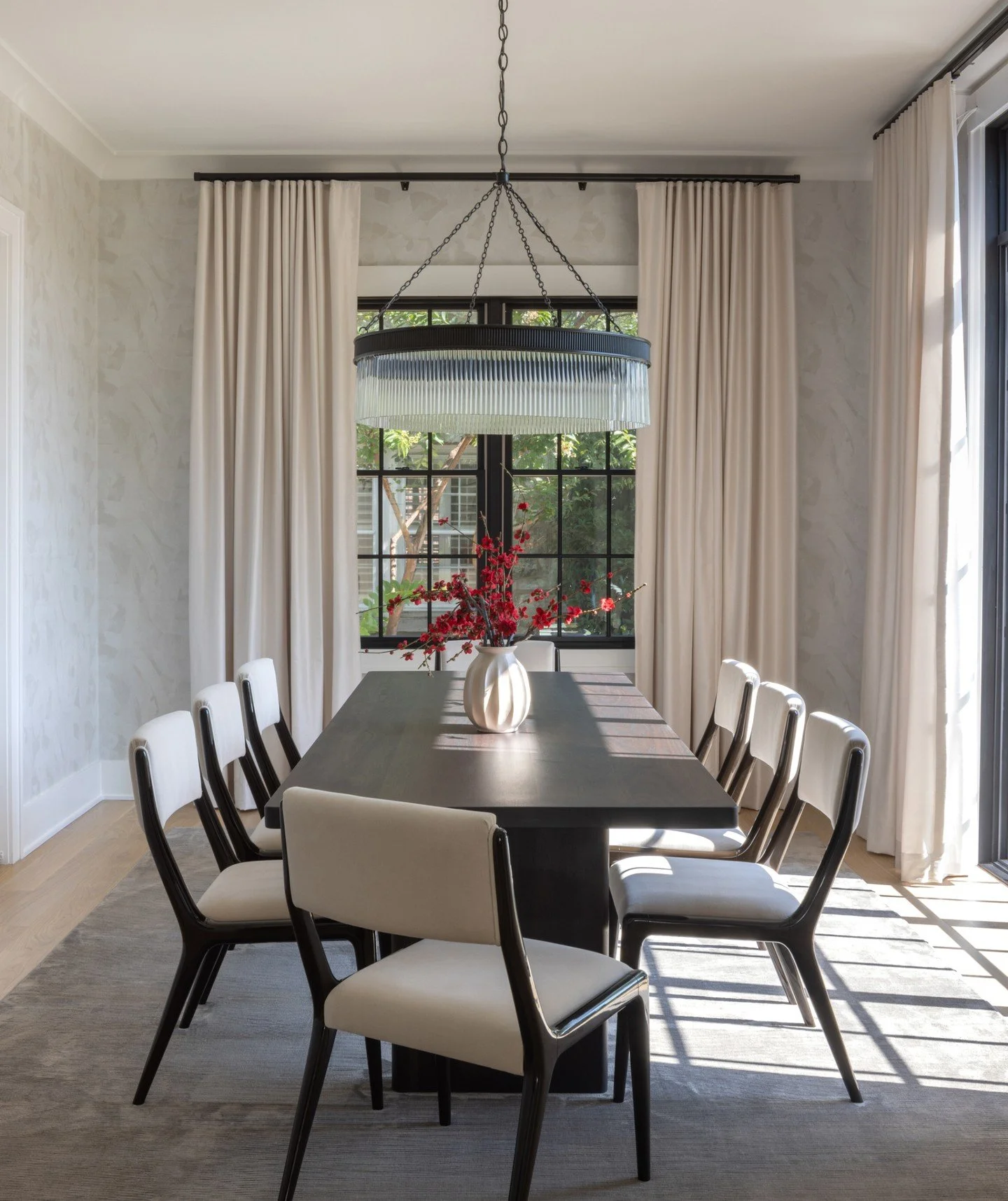 This is your sign to stop settling for a dining room you don't love. 🖤

Why do our dining rooms always get neglected??

.
.
.
#WellhouseAndCo #IntentionalLiving #RefinedInteriors #LayeredSpaces #LuxuryHomes #DesignWithDepth