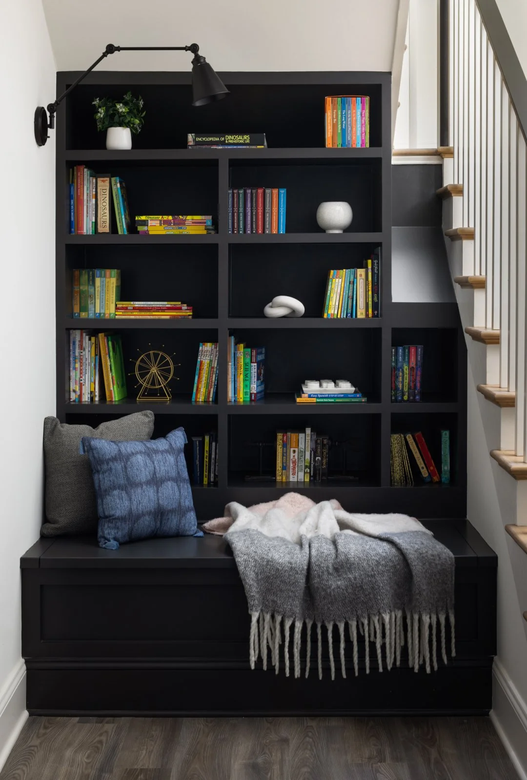 Plot twist: A reading nook that might actually inspire the kids to set aside the screens?! We can dream!

📷 @jennverrierphoto 🔨@brusharborhomes
.
.
.
#WellhouseAndCo #CustomBuiltIns #InteriorStyling #RefinedSpaces #LuxuryInteriors #DesignWithIntent