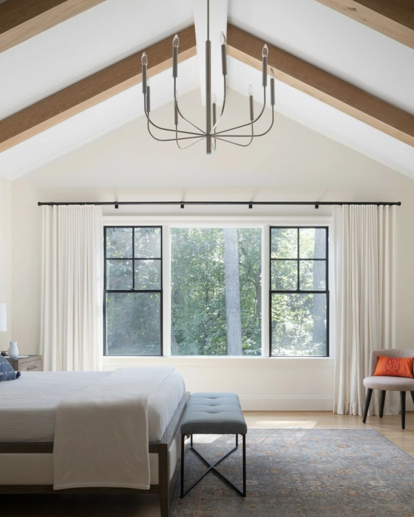 Design that welcomes you in and makes you want to stay awhile.

This Washington, DC home is full of spaces meant for gathering, relaxing, and enjoying everyday life beautifully.

Photographer: @jennverrierphoto
Builder: @brusharborhomes bespokebuilde