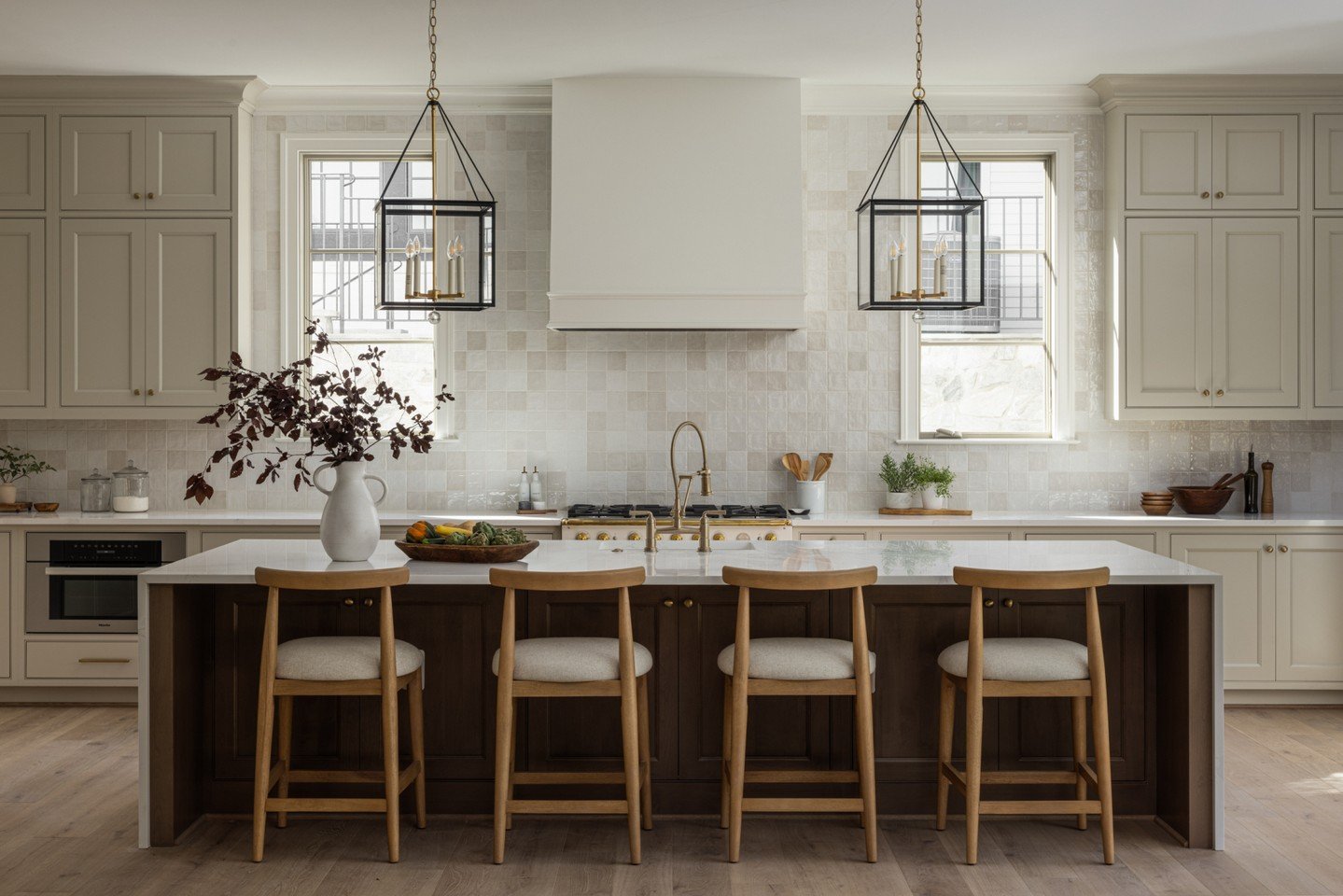Coffee chats, late-night snacks, big decisions &mdash; all happen right here around the kitchen island. ☕

Drop the number of your pick below. 👇

Cabinetry | @studio37cabinetry
Builder | @brusharborhomes @northforkdesignbuildva
Photos | @jennverrier