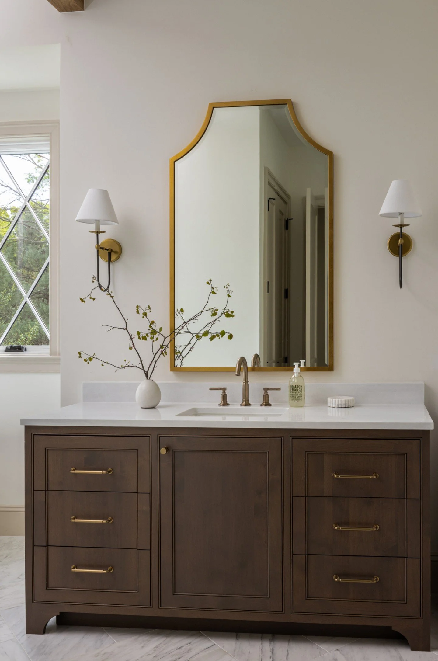 Where the day begins and ends in calm 🤍
A vanity space that feels effortless, bright, and beautifully understated.
.
.
.
#bathroomdecor #serenespaces #modernhome #interiordetails #homestyle