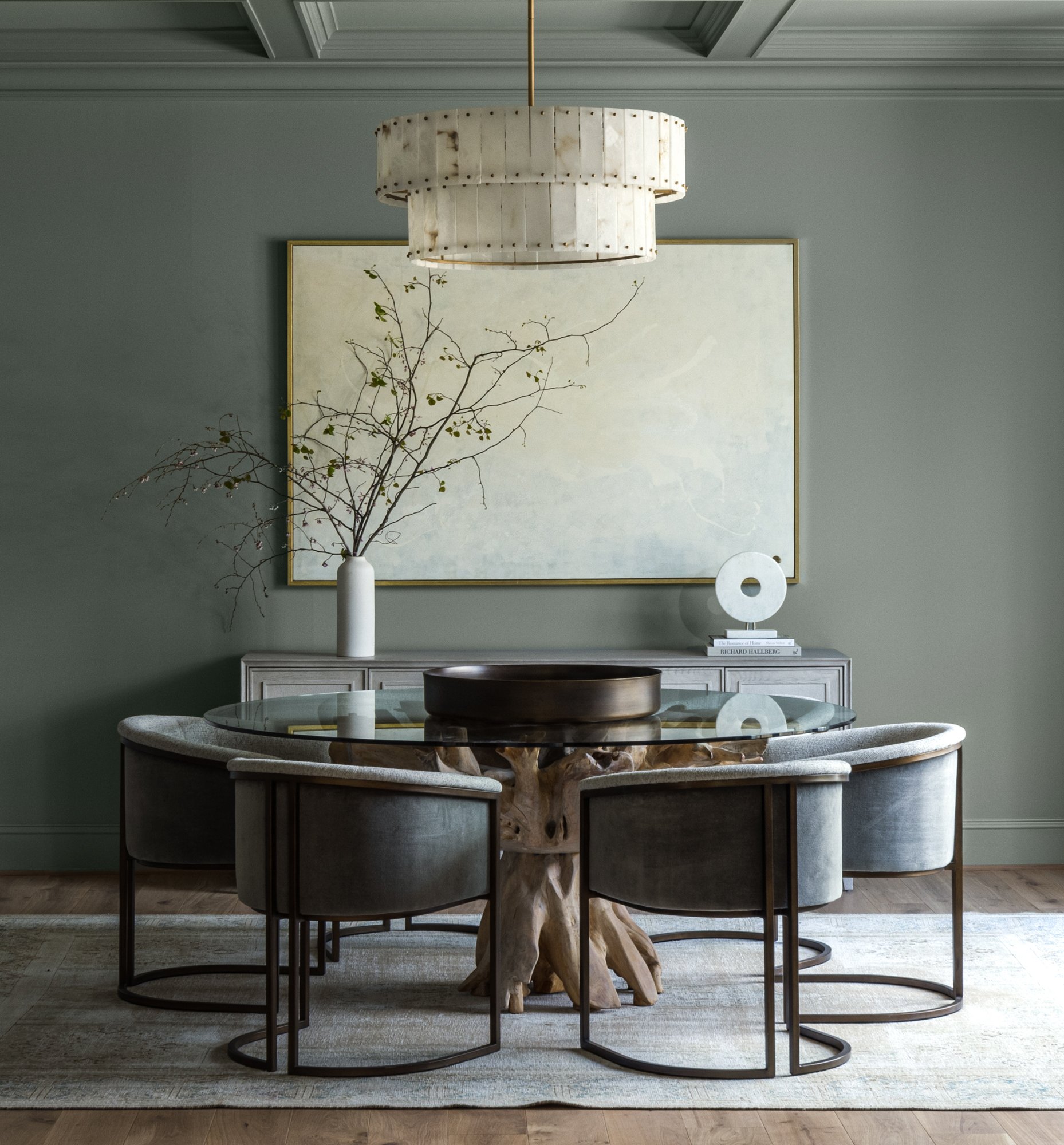 Modern dining space in modern classic estate by Wellhouse & Co.