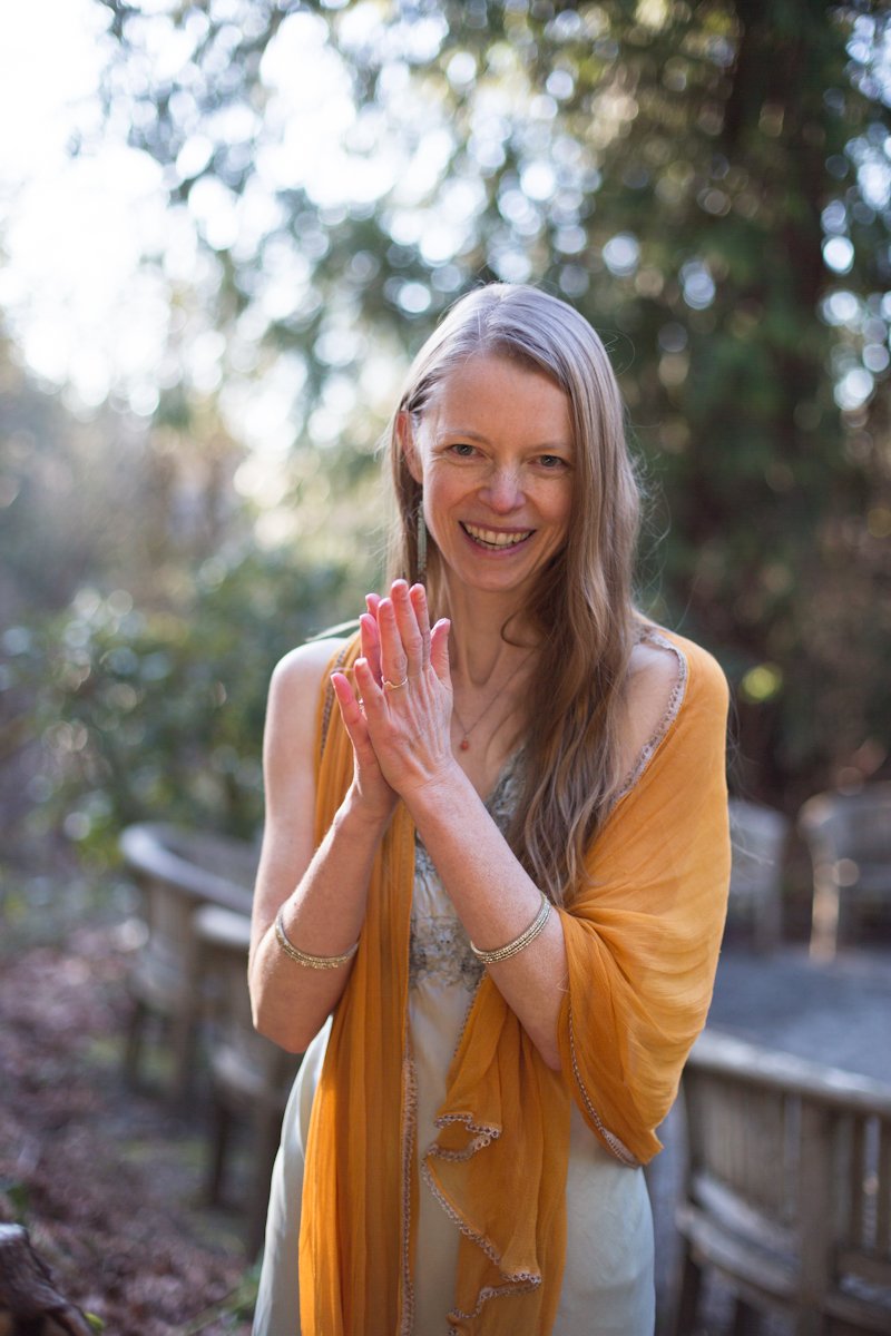 5: 🎨 Bring Color to Your Life! The Healing Power of Painting – with Melissa McConnell