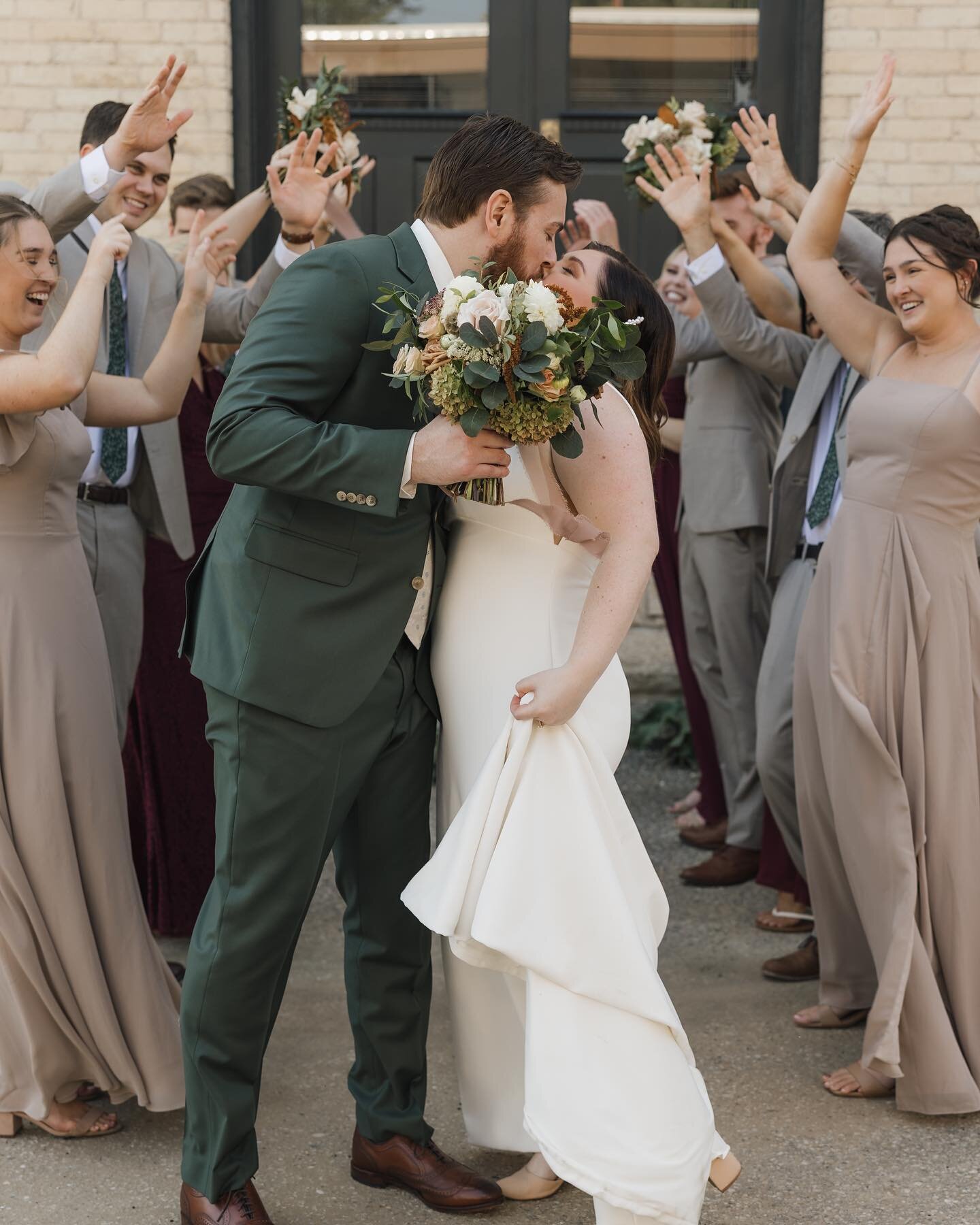 That 𝘫𝘶𝘴𝘵 𝘮𝘢𝘳𝘳𝘪𝘦𝘥 feeling 🥳&hearts;️⁣
⁣
📸 @valerie.halling⁣
Planner: @tararrel_events⁣
Venue: @thelageret⁣
Floral: @florabyjamae⁣
⁣
.⁣
.⁣
.⁣
.⁣
.⁣
.⁣
.⁣
#thelageret #weddinginspo #florabyjamae #historicvenue #warehousewedding #industrial