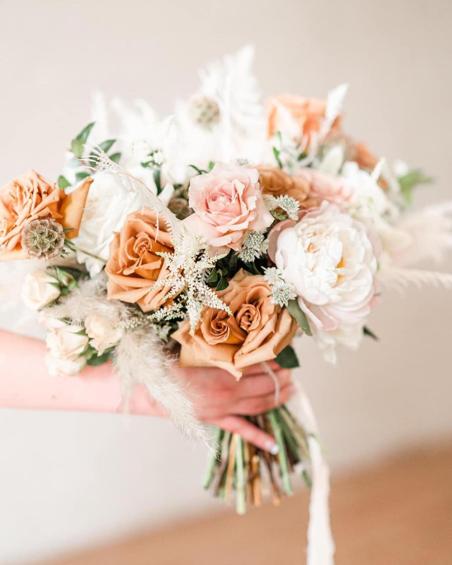 Ok, Spring&hellip; we are really ready for you now 🌼🌸🌷⁣
⁣
📸 @morgan__madeleine⁣
Floral: @florabyjamae⁣
Venue: @thelageret⁣
⁣
.⁣
.⁣
.⁣
.⁣
.⁣
.⁣
.⁣
#thelageret #weddinginspo #florabyjamae #historicvenue #warehousewedding #industrialwedding #rusticw