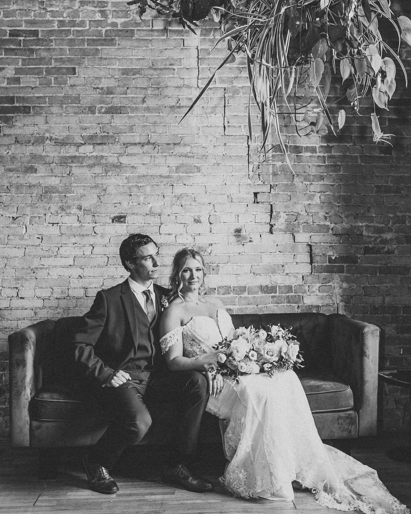 Another gorgeous May wedding at The Lageret 🧡 ☀️⁣
⁣
📸 @sarahmonsonphotography⁣
Floral: @florabyjamae⁣
Venue: @thelageret⁣
⁣
.⁣
.⁣
.⁣
.⁣
.⁣
.⁣
.⁣
#thelageret #weddinginspo #florabyjamae #historicvenue #warehousewedding #industrialwedding #rusticwedd