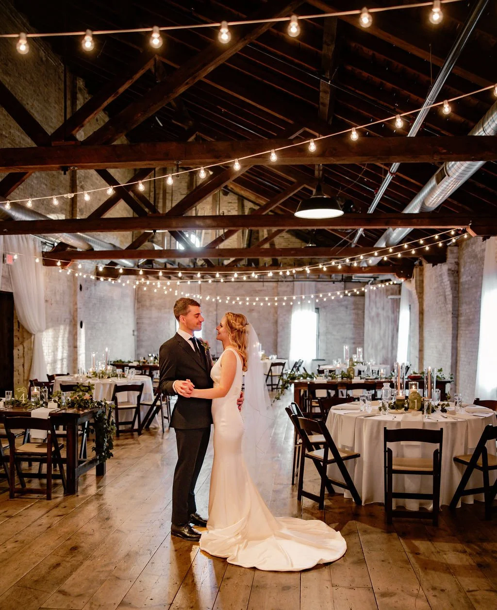 Four Seasons Wedding Open House at The Lageret | Styled Tables, Tastings &amp; Floral Design in Stoughton, WI