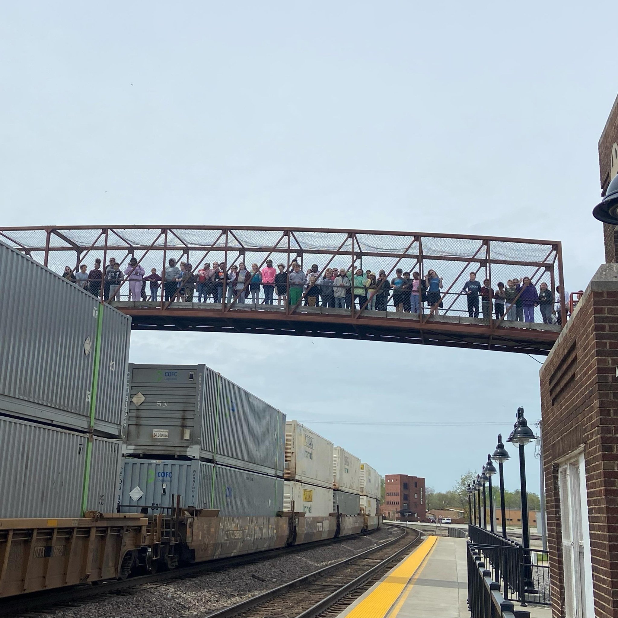 Field trip time! We love giving tours at various locations around Fort Madison! Contact us for your school tours!
.
.
#fieldtrip #findyourfortmadison #thisisiowa #iowa #schooltrip