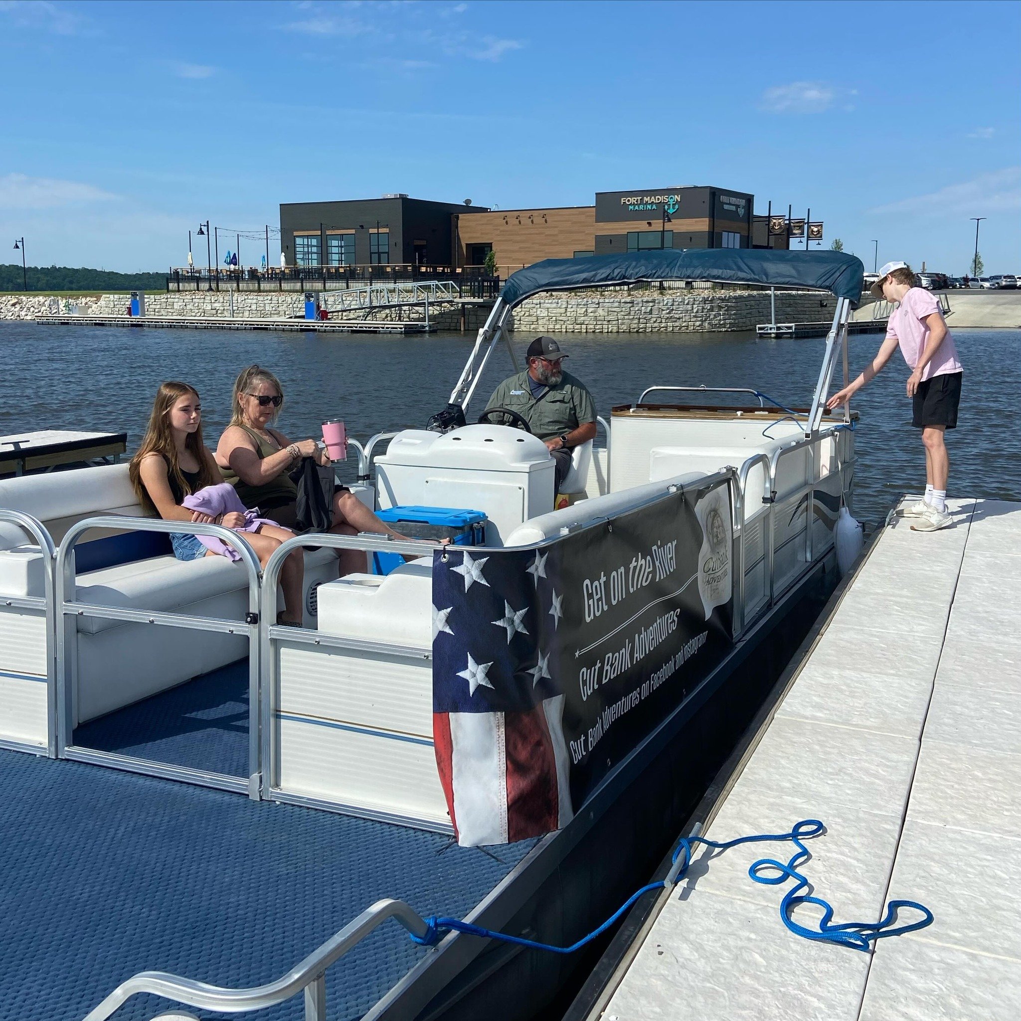 First Mother&rsquo;s Day Cruise is taking off from the Fort Madison Marina. Enjoy your cruise!