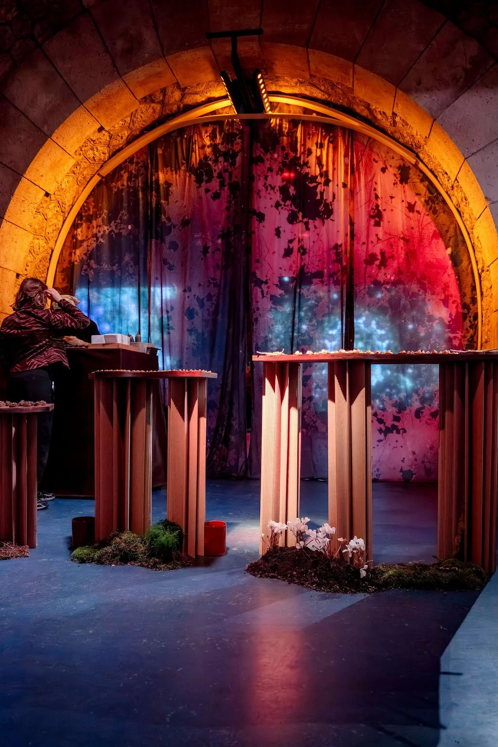 Socle sur-mesure : descente dans de la canopée au sous sol de la forêt