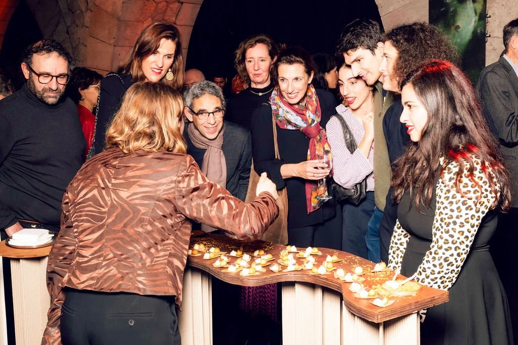 Explication de l'expérience à chaque invité.e 300 personnes