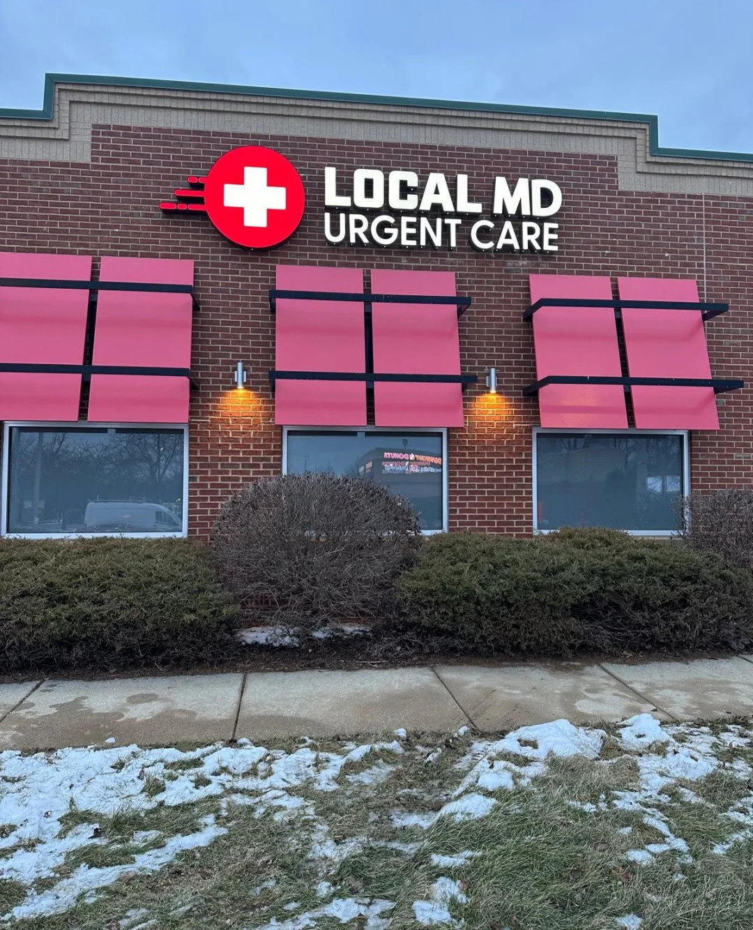 We had the pleasure of working with a local urgent care in Zion, IL, to help them make their new space their own. After purchasing the site from Physicians Immediate Care, we rebranded the exterior with 3 sets of sleek channel letters and new polycar