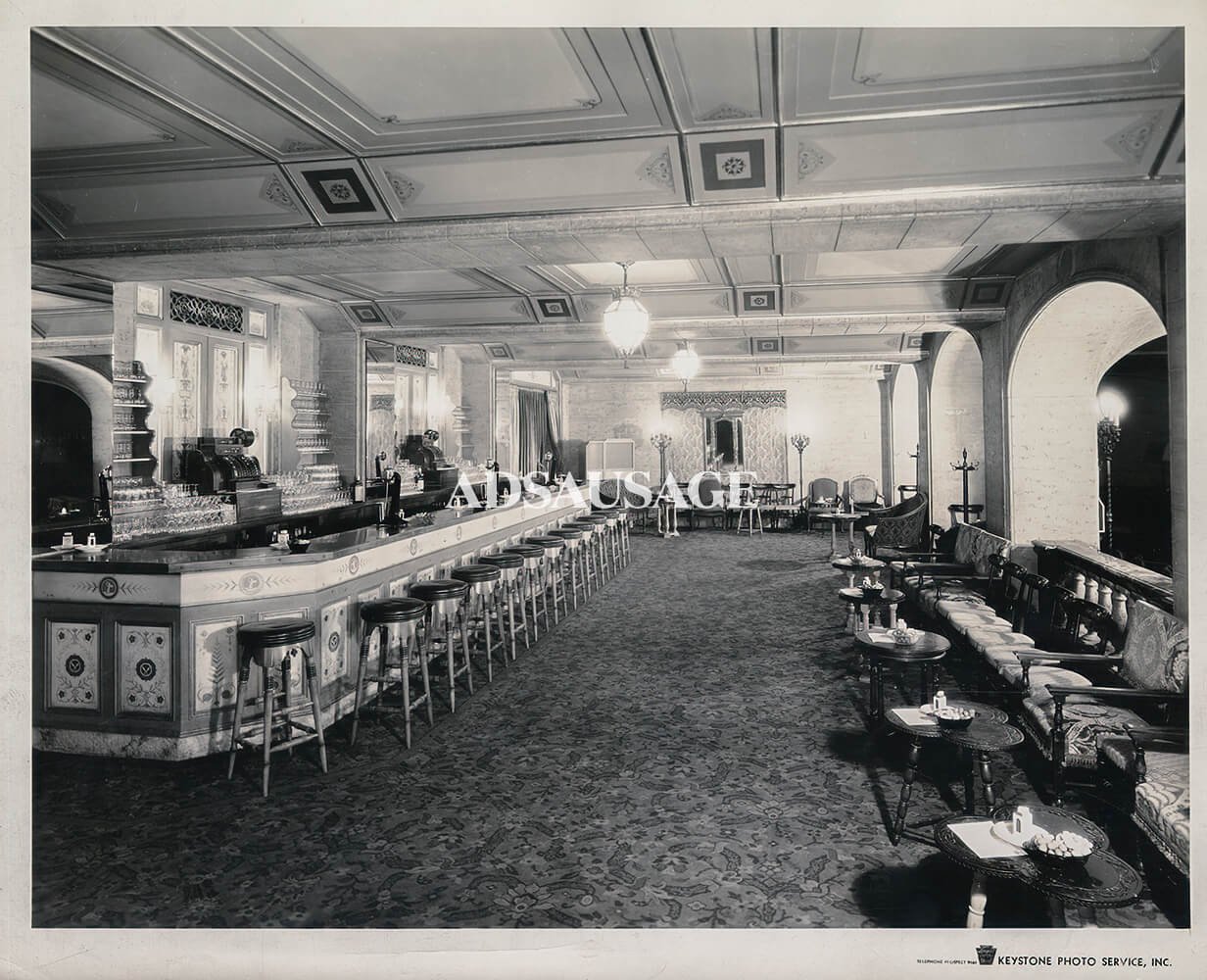 Art Deco hotel bar
