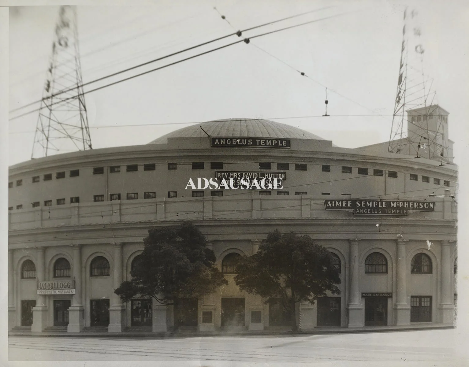 Angelus Temple, 1932