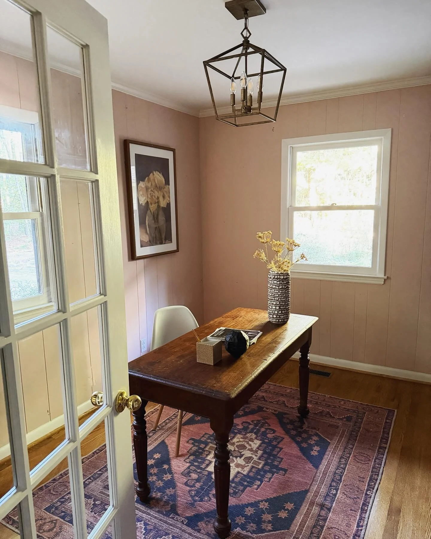 A lovely spot to WFH, wouldn&rsquo;t you say???

#wfh #homeoffice #interiorstyling #interiorstylist #homedecor #homestaging #interiordesign