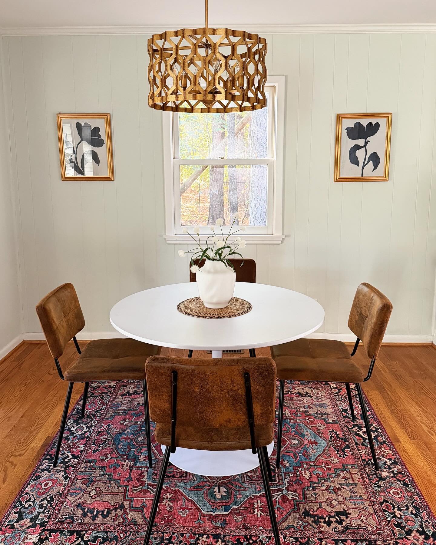 Symmetry- sometimes it just works. 

#interiordesign #homestaging #interiorstyling #interiorstylist #homedesign #homedecor