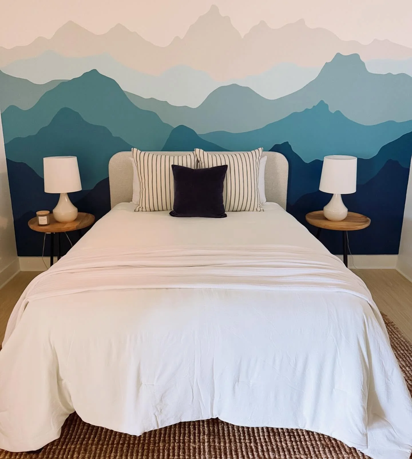 Mural, mural on the wall! Yes - we&rsquo;ll come up with a design plan around the existing features in your home. How can we help you?

#wallmurals #homedecor #homedesign #interiorstyling #stylist #homestaging #interiordesign