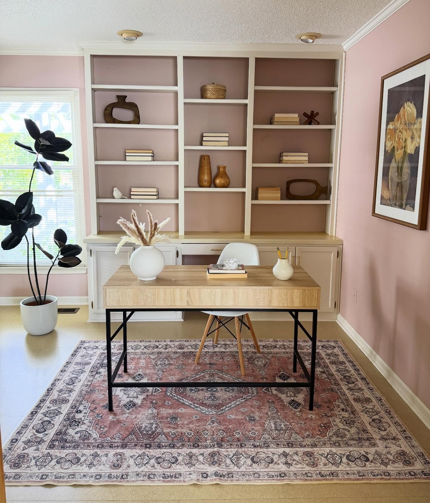 Pretty in pink.

#wfh #interiorstyling #interiorstylist #homestaging #interiordesign