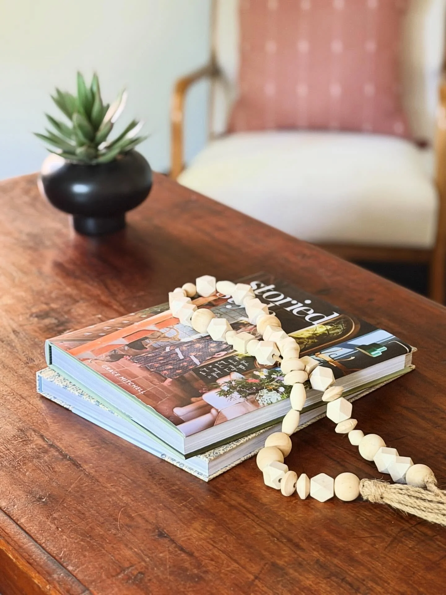 We ❤️accessories! Simple styling, big impact.

#interiorstyling #interiorstylist #homestaging #interiordesign #accessorystyling