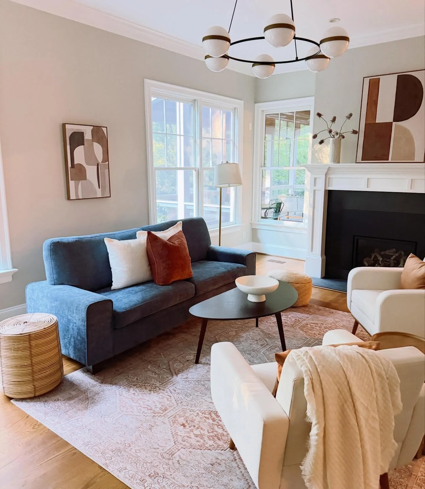 Little pops of fall colors.🍁

#interiorstyling #interiorstylist #interiordesign #homestaging