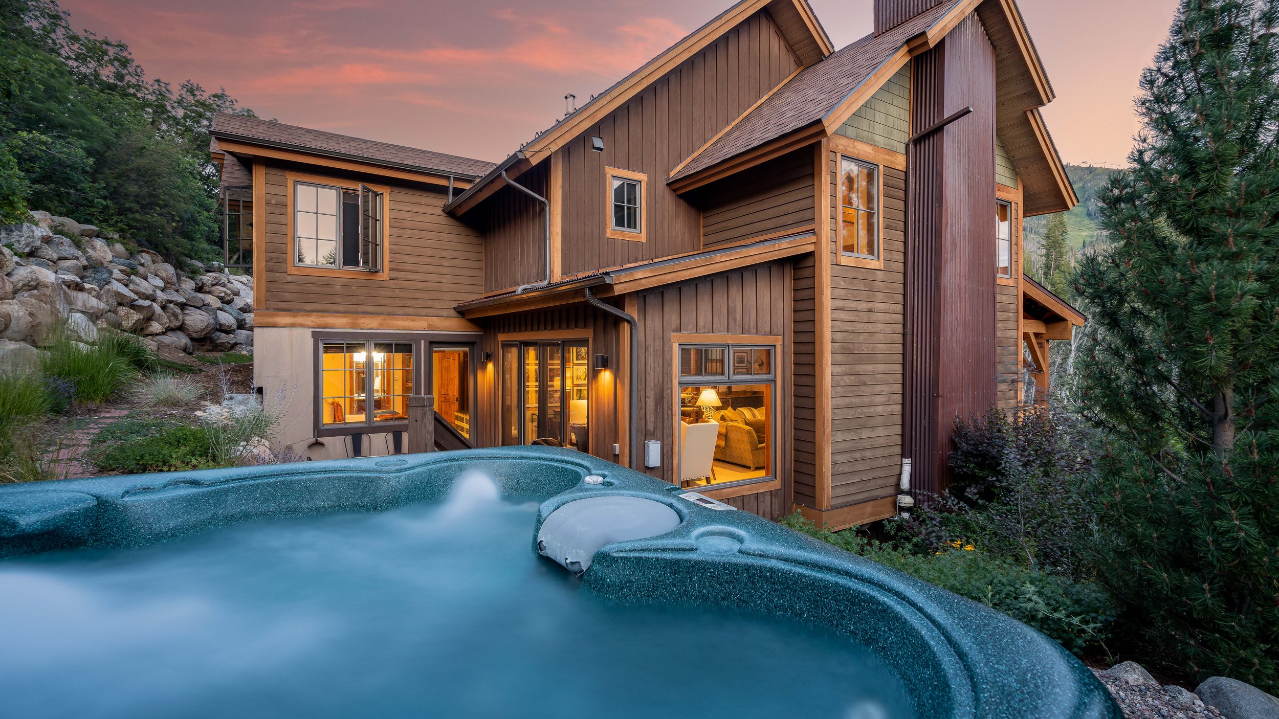 04_HotTub_Exterior_1.jpg