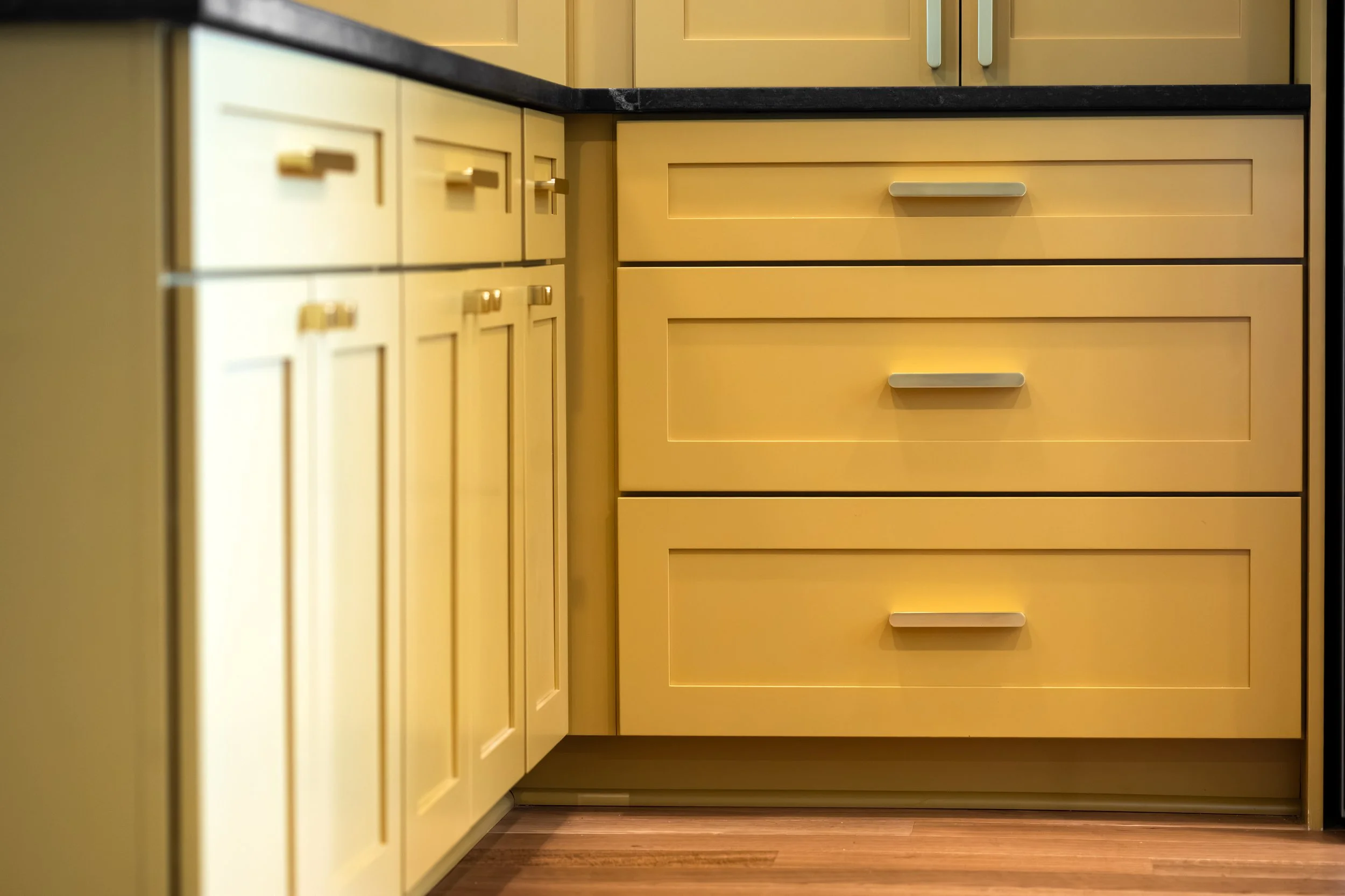 ERI-Fix-It-YellowKitchen-9.jpg