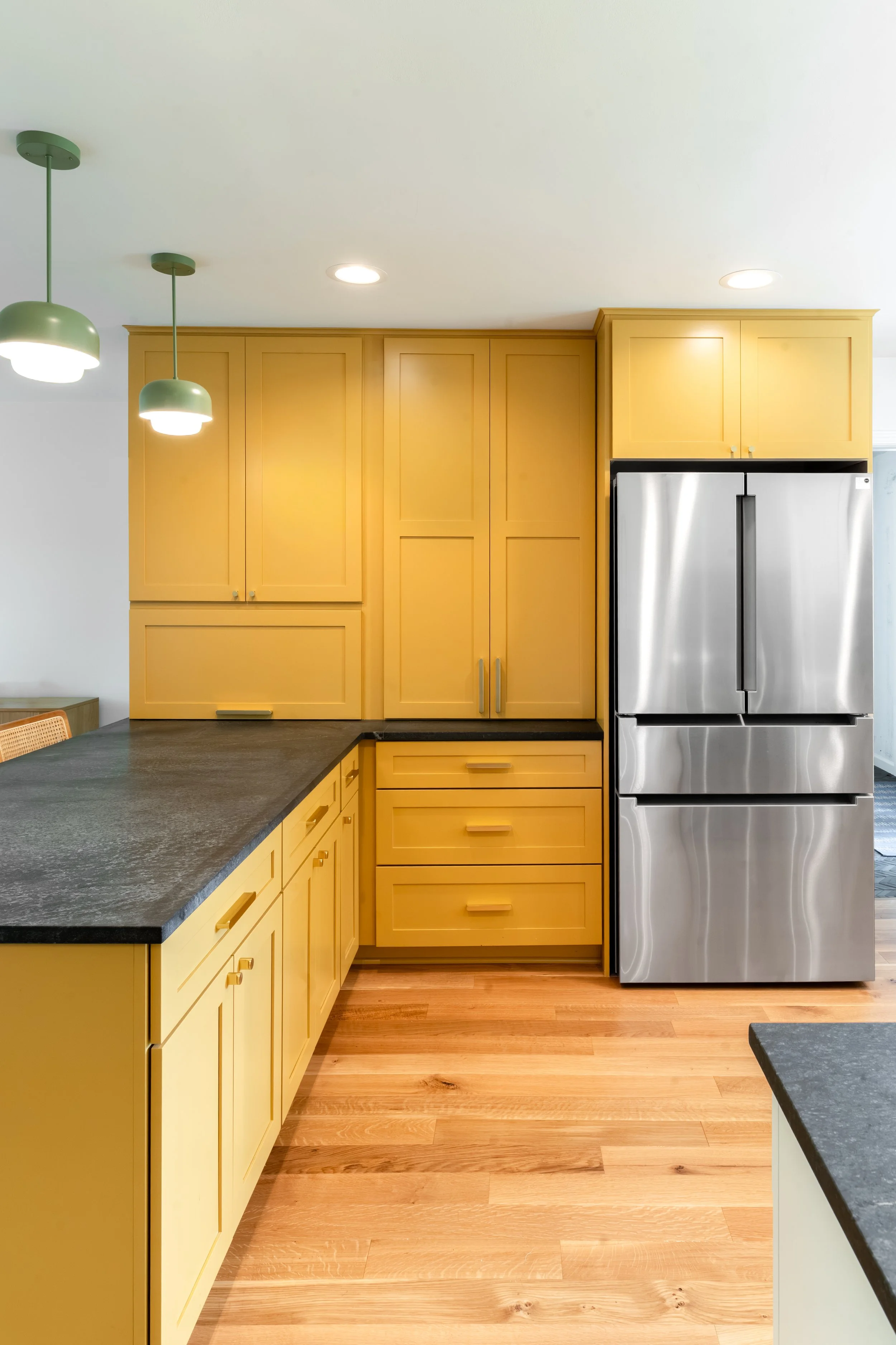 ERI-Fix-It-YellowKitchen-4.jpg