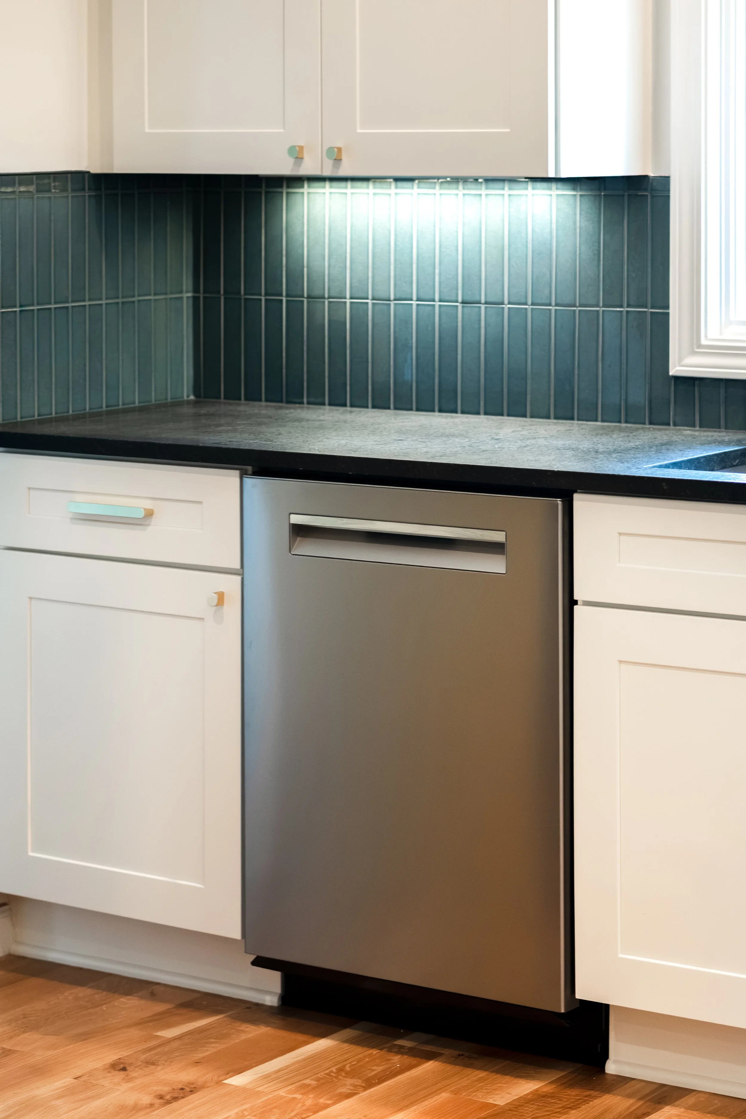 ERI-Fix-It-YellowKitchen-12.jpg